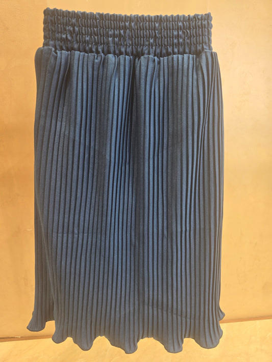 Lycra ¾ Length Skirt for Girls with Round Elastic Waistband, Stylish Belt Logo and Comfortable Casual Fit