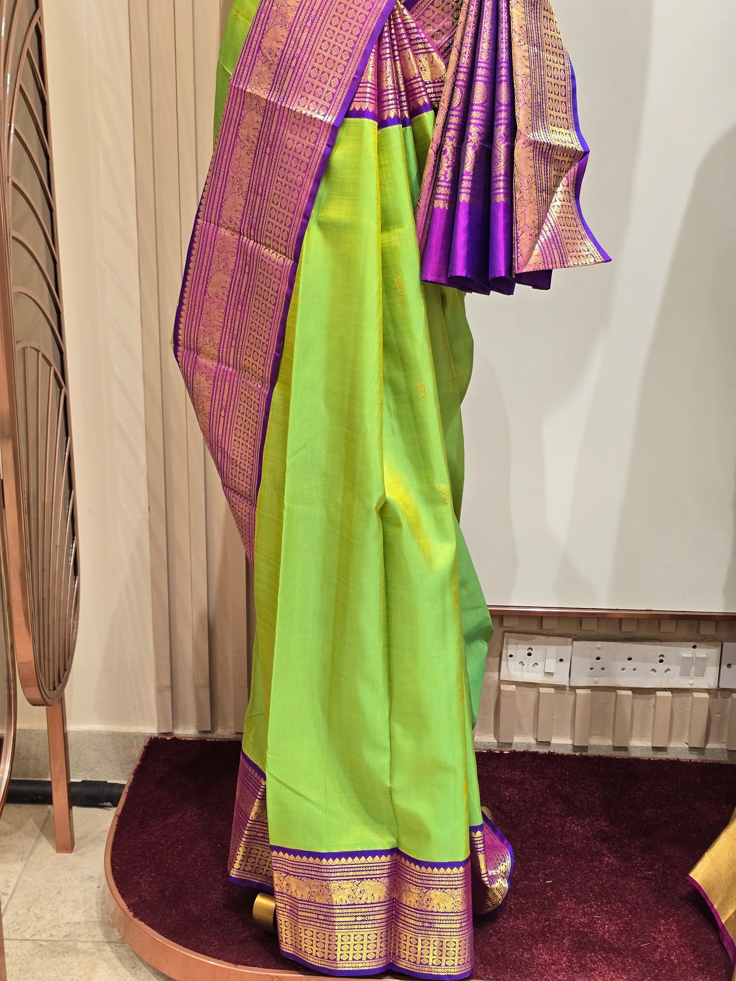 Pure Handloom Kanjivaram Silk Saree with Rich Pallu and Traditional Gatti Border