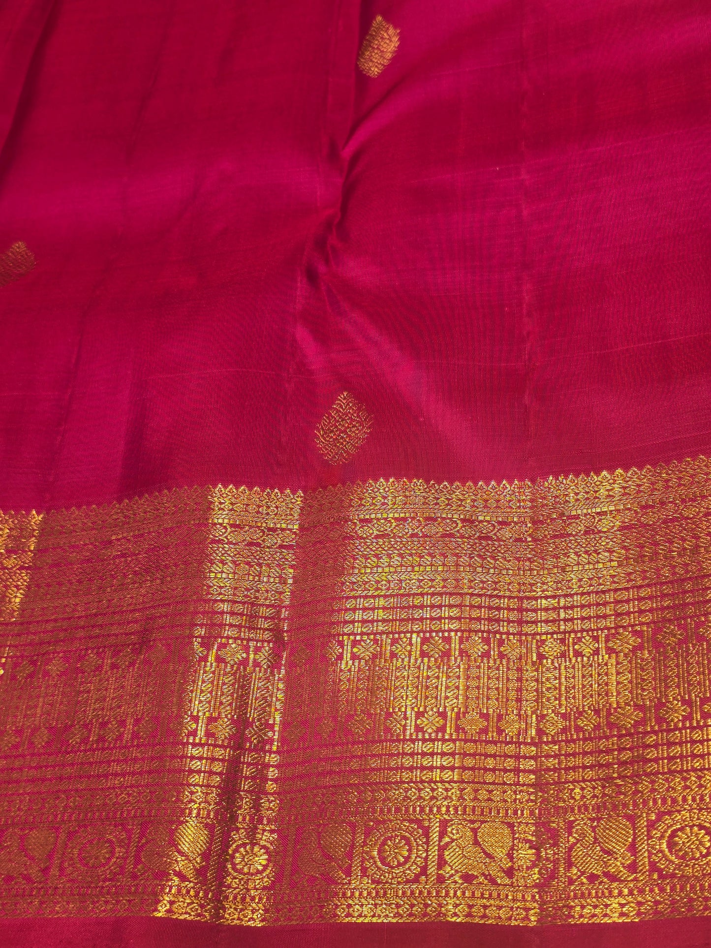 Handloom Pure Kanjivaram Silk Saree with Kalaanjali Design Across the Body, Rich Pallu & Contrast Blouse – Wedding Wear