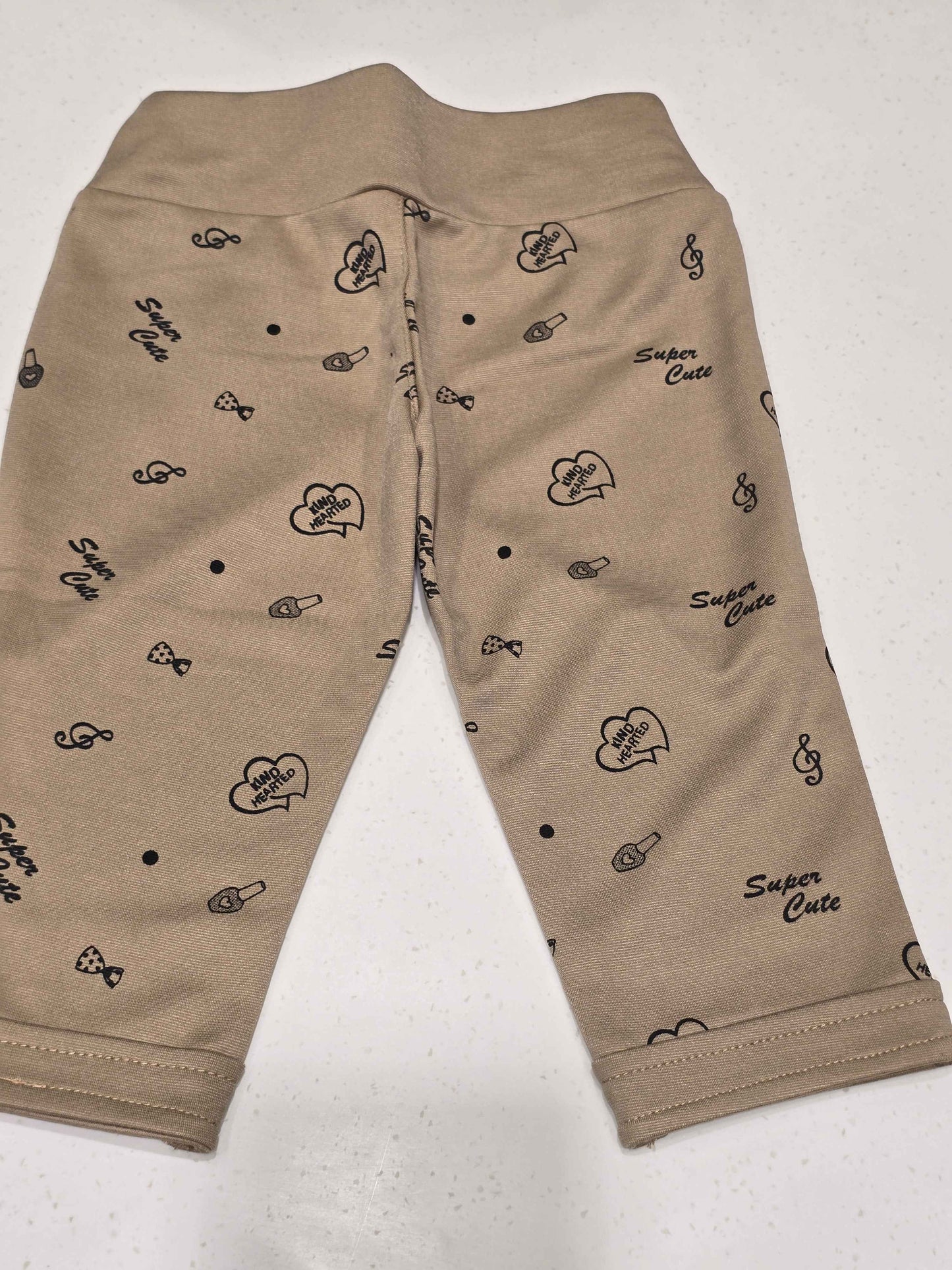 Stretchable material gray colour capri pant for girl