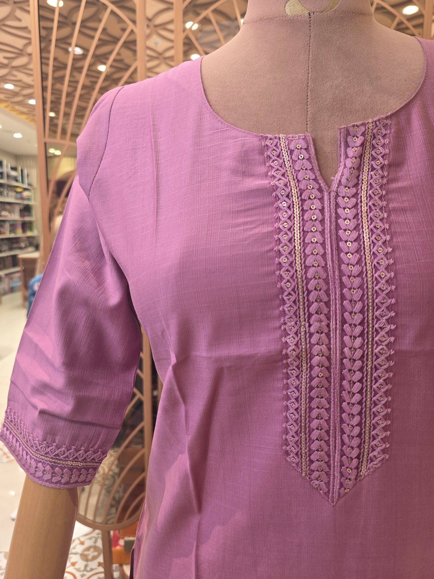 Onion Pink Cotton Mix Women’s Kurta with Micro Sequin & Thread Work, Collared Neck and ¾th Sleeves – Everyday Wear