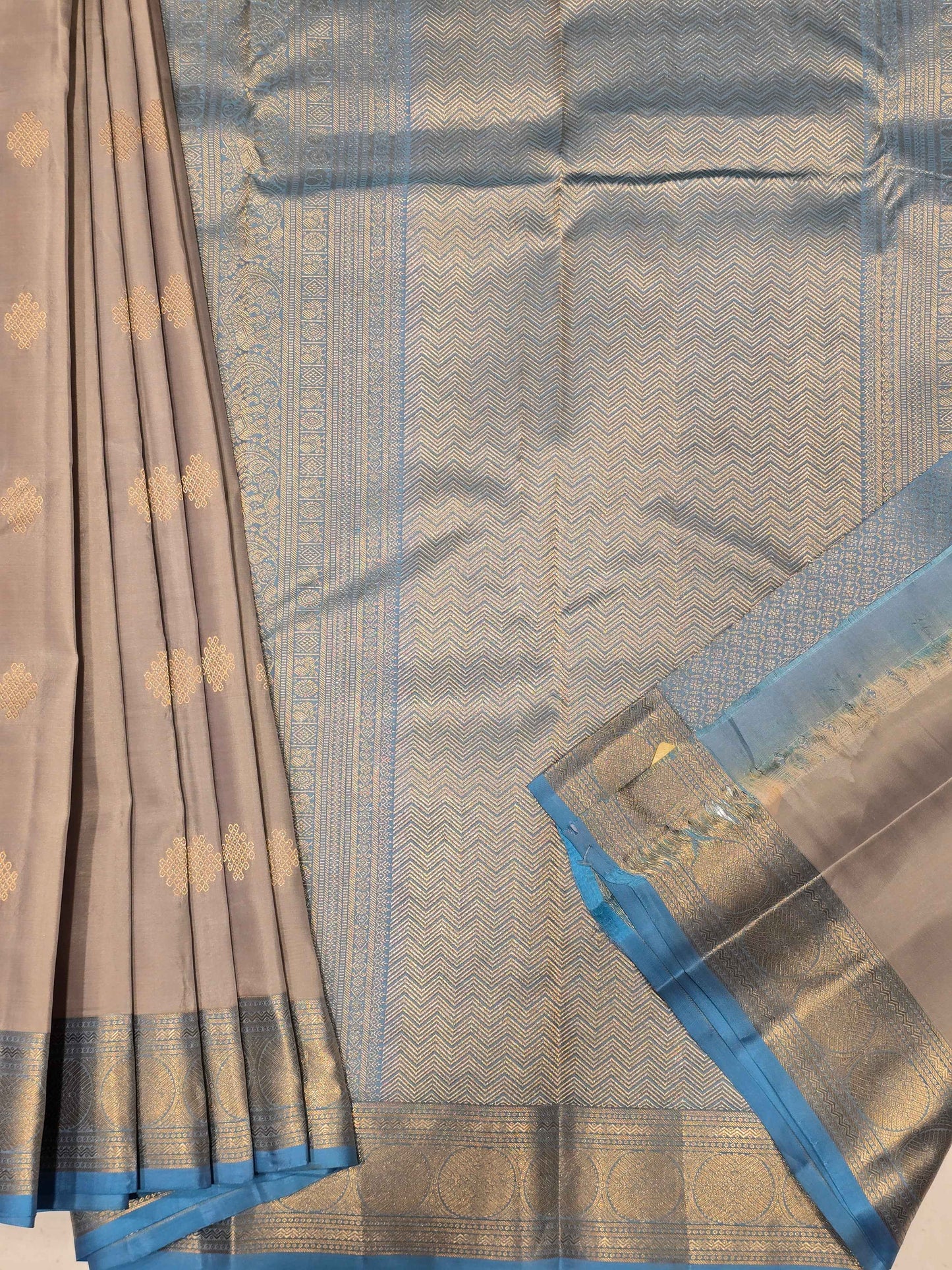 Handloom pure Kanjivaram silk with kolam design butta