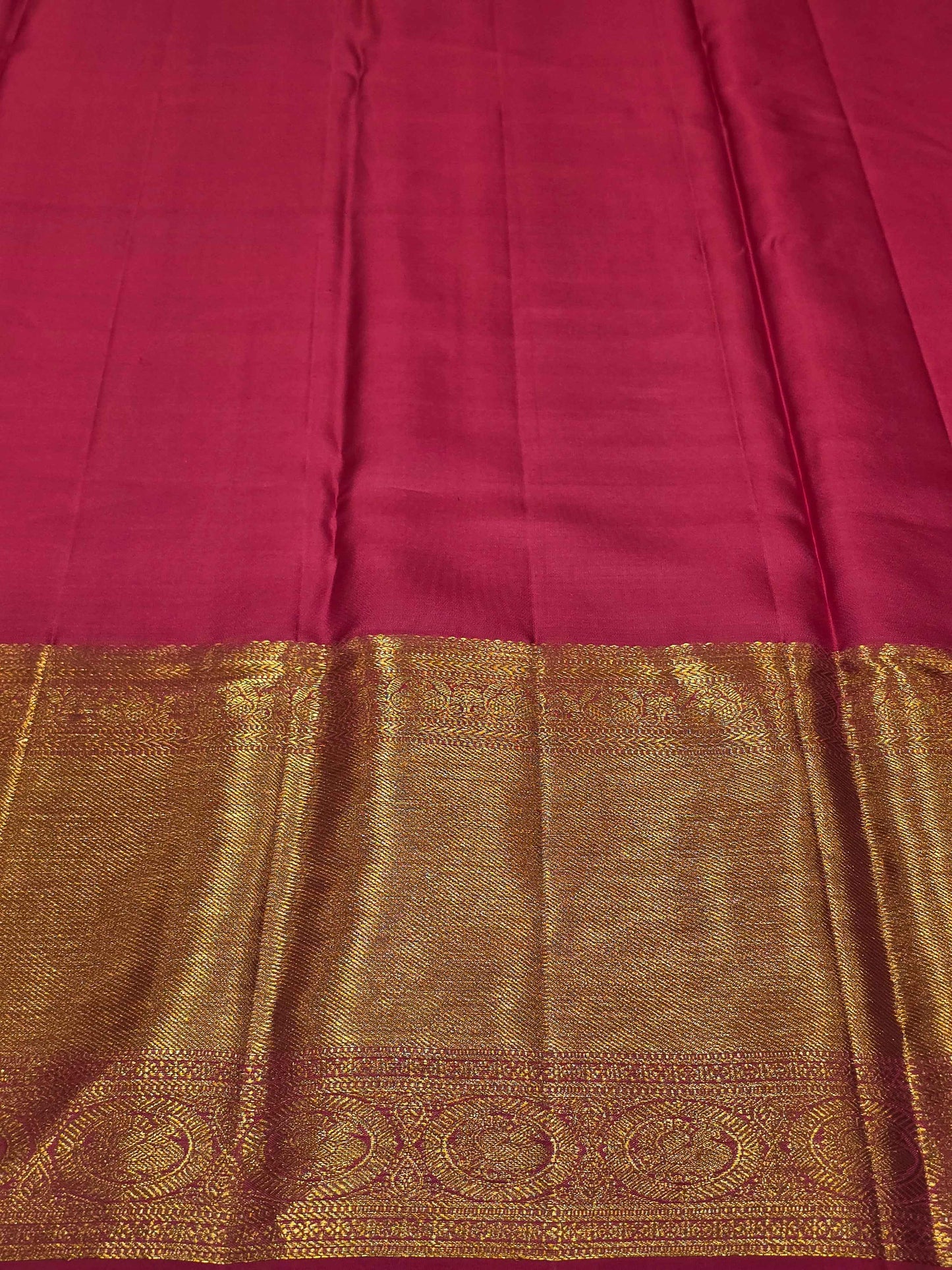 Pure handloom kanjivaram brocade Rani pink coloured silk saree with golden fancy design over the body and rich pallu