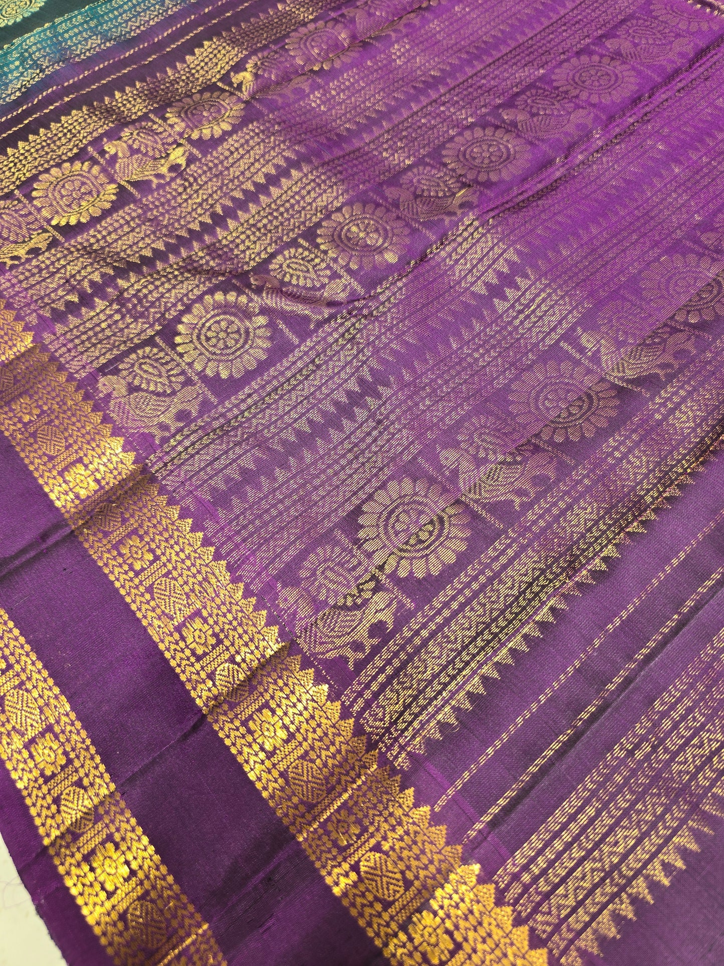Pure Kanchipuram Silk Saree with Butta Design & Bentex Zari Border | Traditional Wedding & Festive Wear Saree