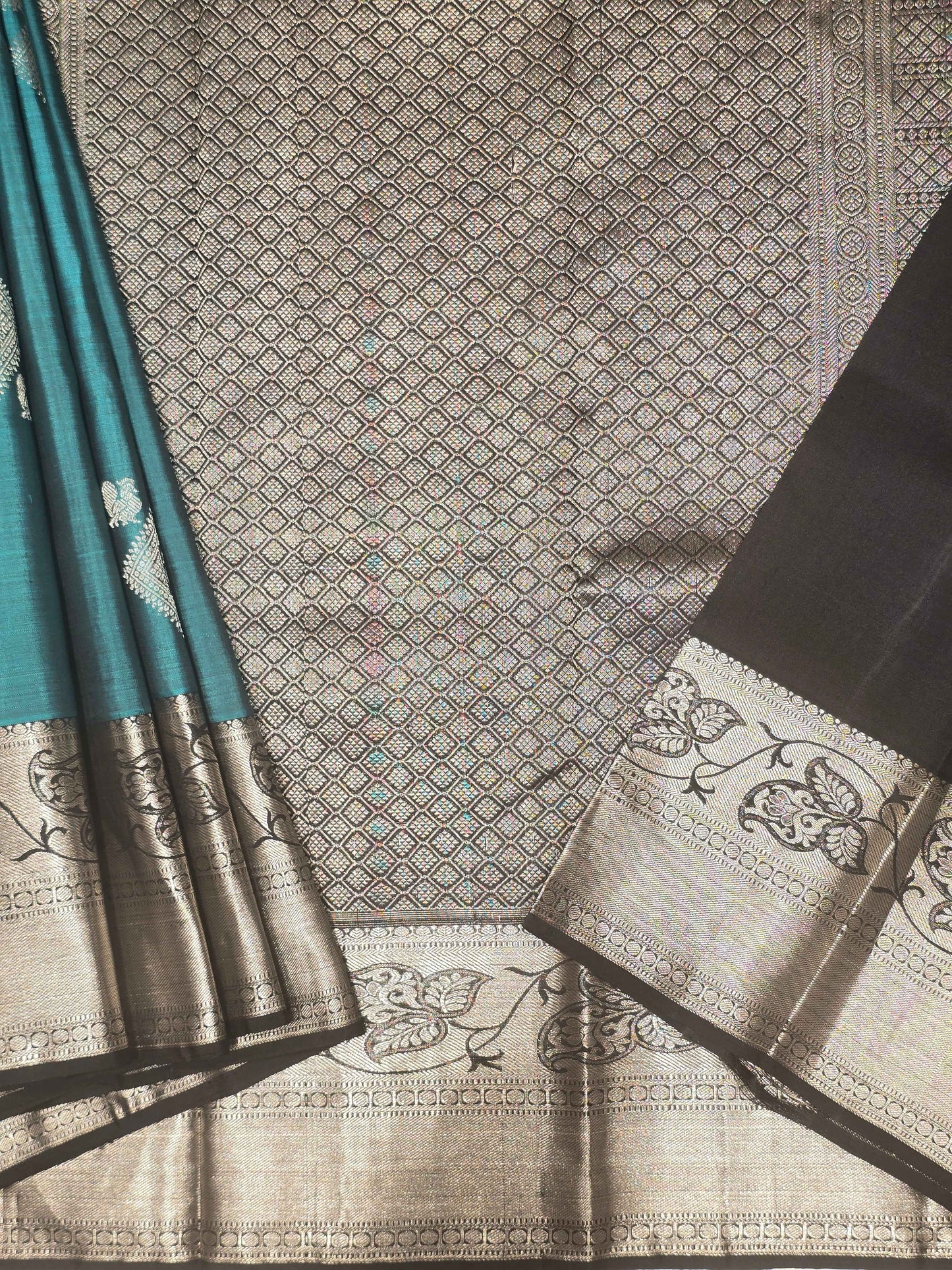 Pure handloom kanjivaram silk saree with fancy motifs and designer border