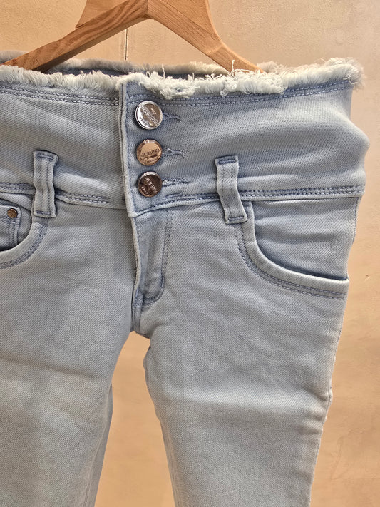 Sky blue colored denim jeans capri pant with 3 button and waist thread-cut design