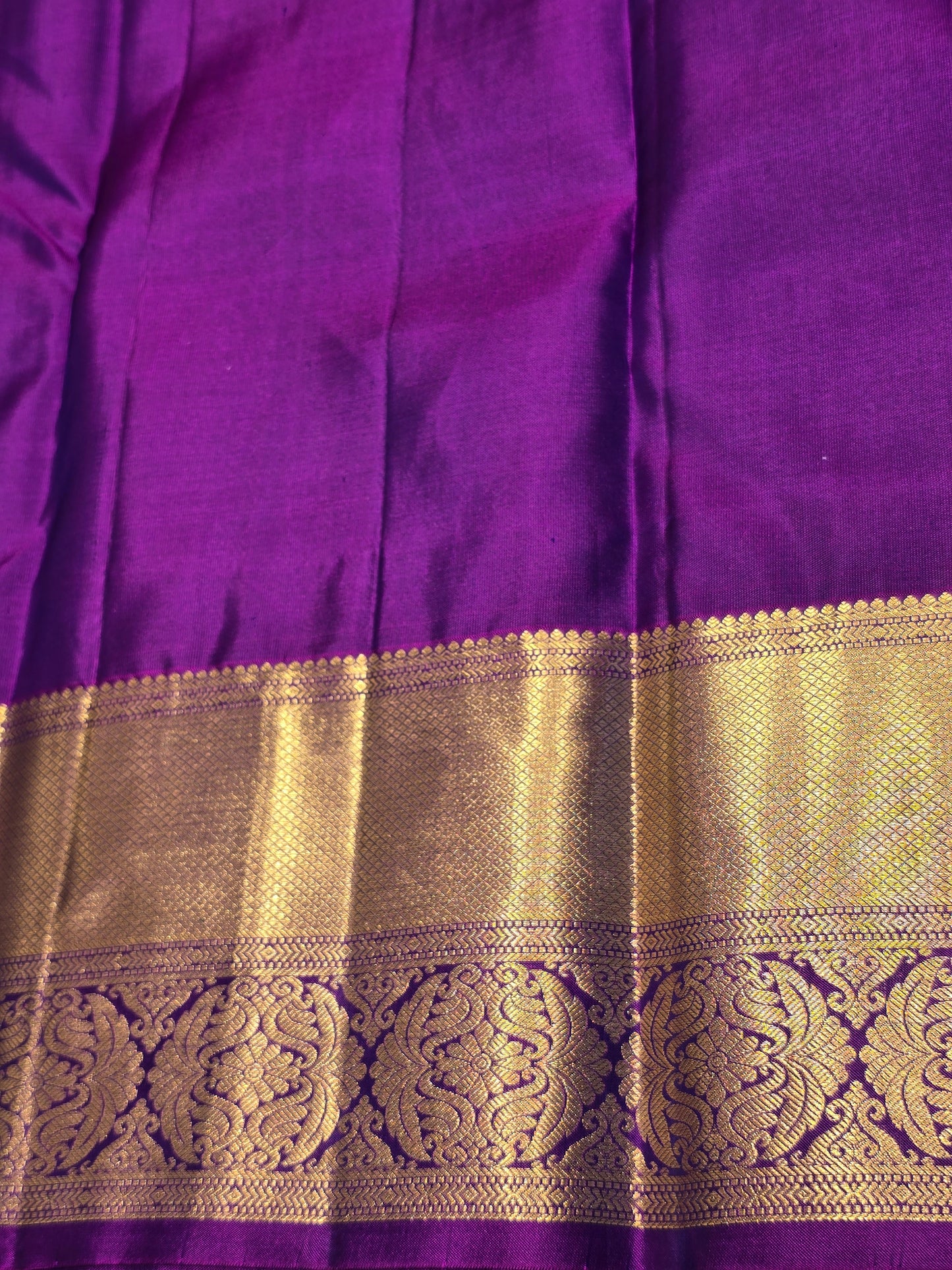 Pure Handloom Kanjivaram Silk Saree with Leaf Structured Tree Design Body, Gatti Traditional Border and Rich Pallu for Wedding and Festive Occasions