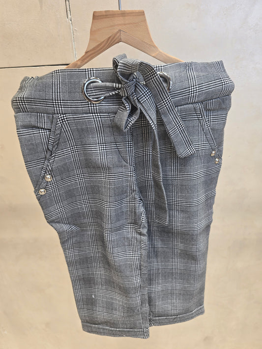 Girls Cotton Lycra Capri Pant in Grey with Elastic Waist and Detachable Modern Tie for Summer Casual Wear