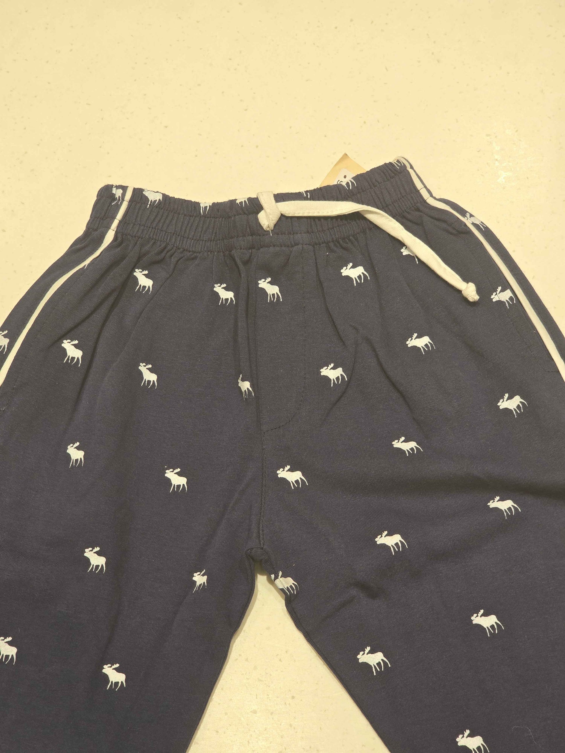 Cotton material marron color ¾ shorts with white design