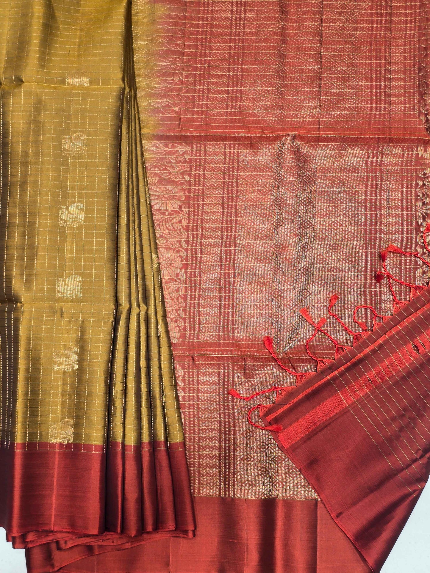 Pure softsilk saree , checked pattren with traditional peacock design motifs