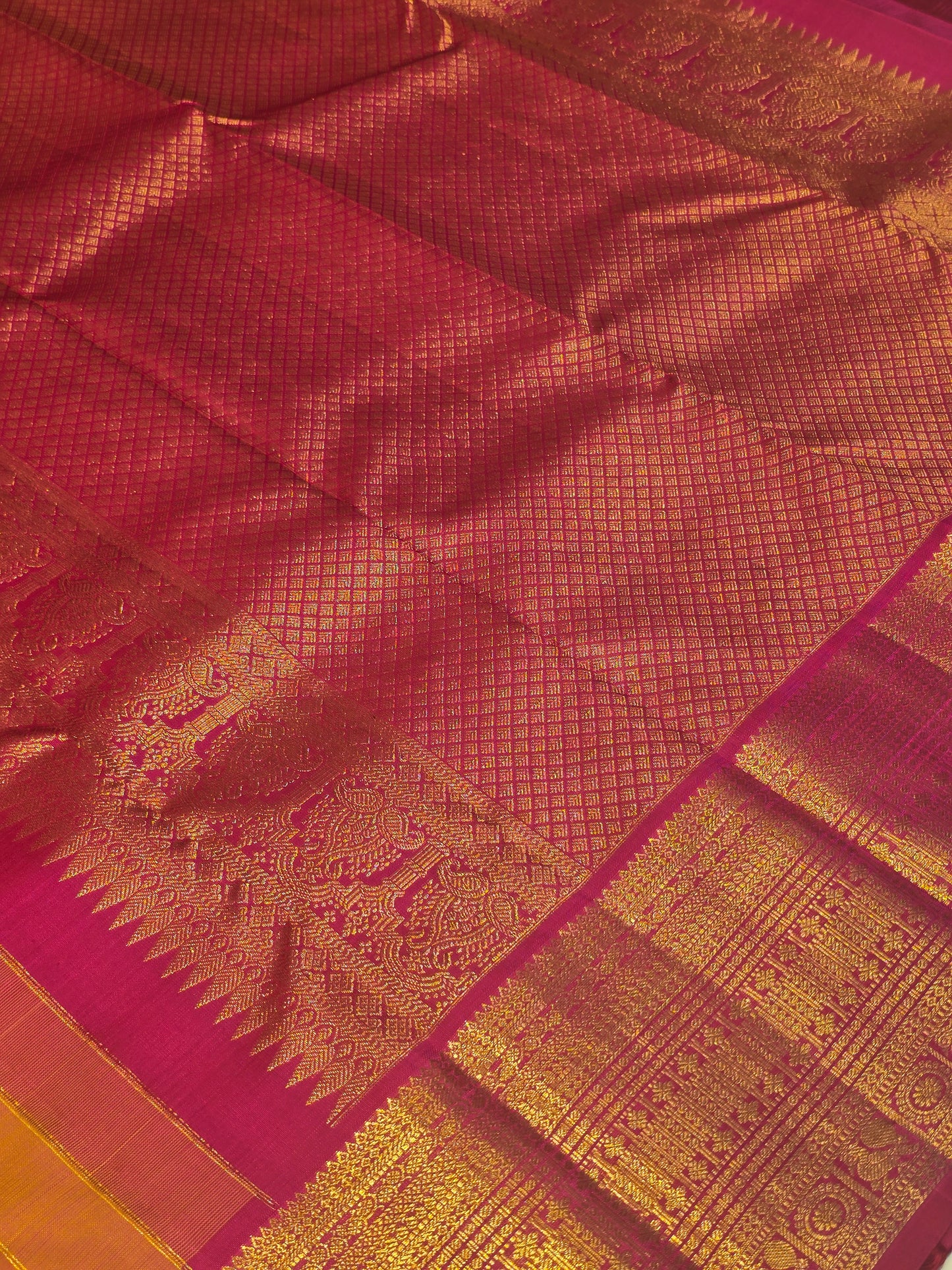 Handloom Pure Kanjivaram Silk Saree with Kalaanjali Design Across the Body, Rich Pallu & Contrast Blouse – Wedding Wear