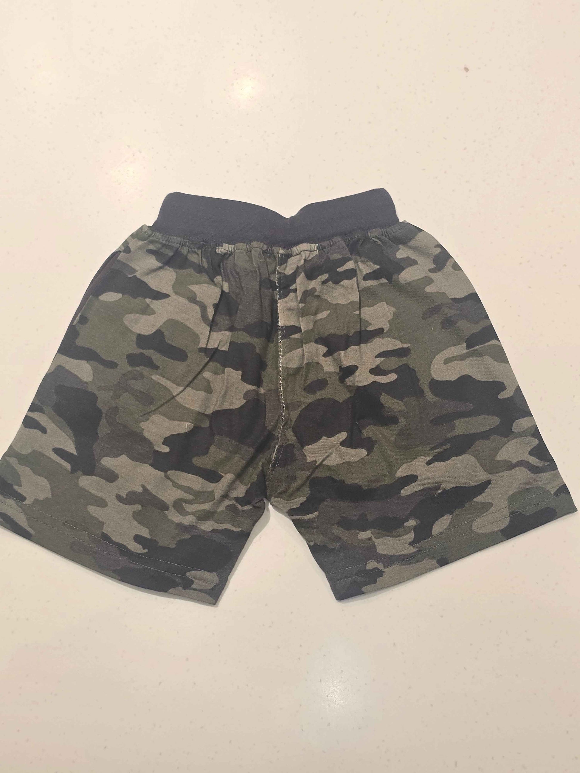 Cotton material military shorts with pockets and tie