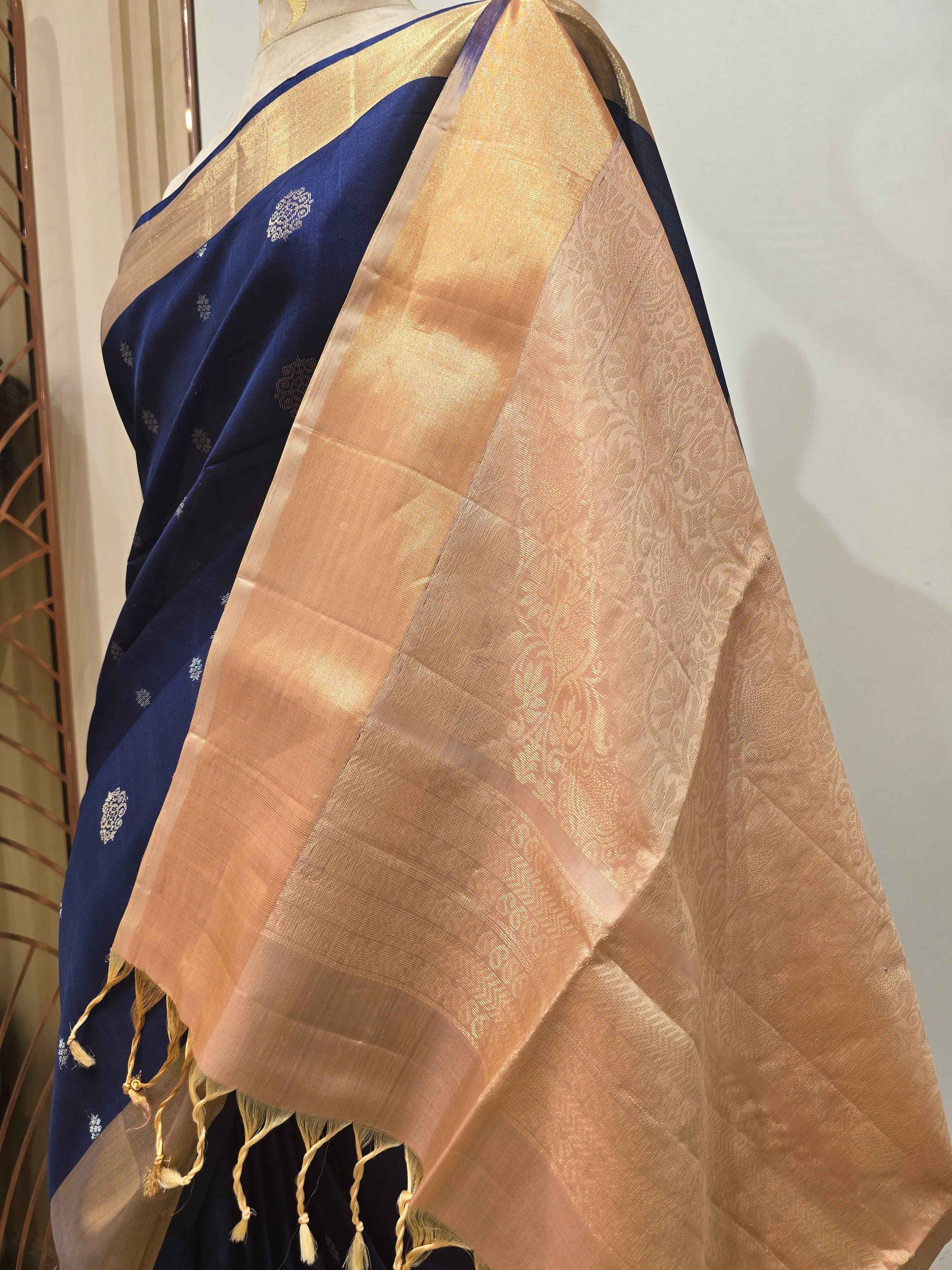 Pure handloom softsilk saree blue with gold colour with rich pallu and gatti border