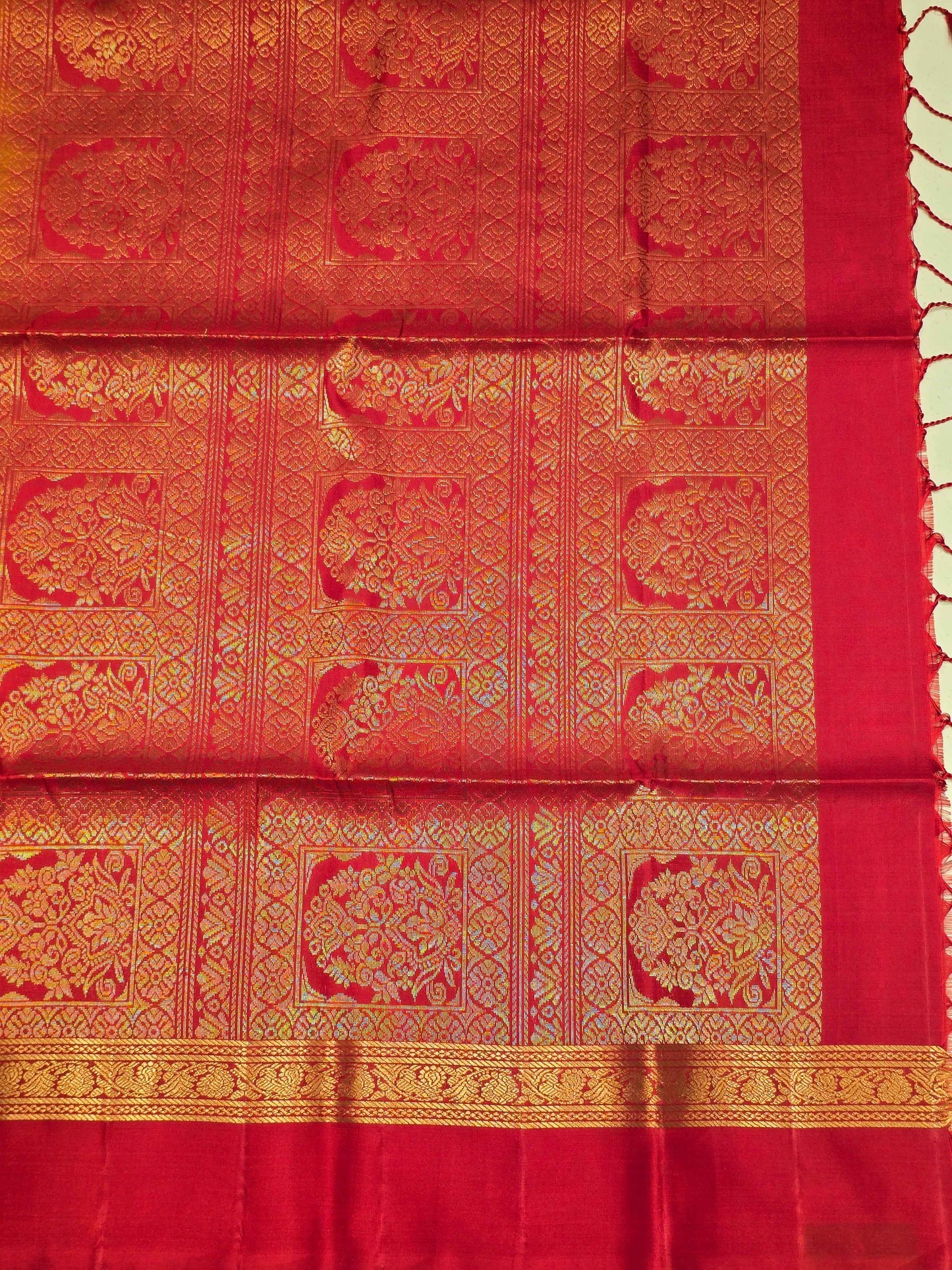 Handloom pure softsilk with traditional butta and rich pallu