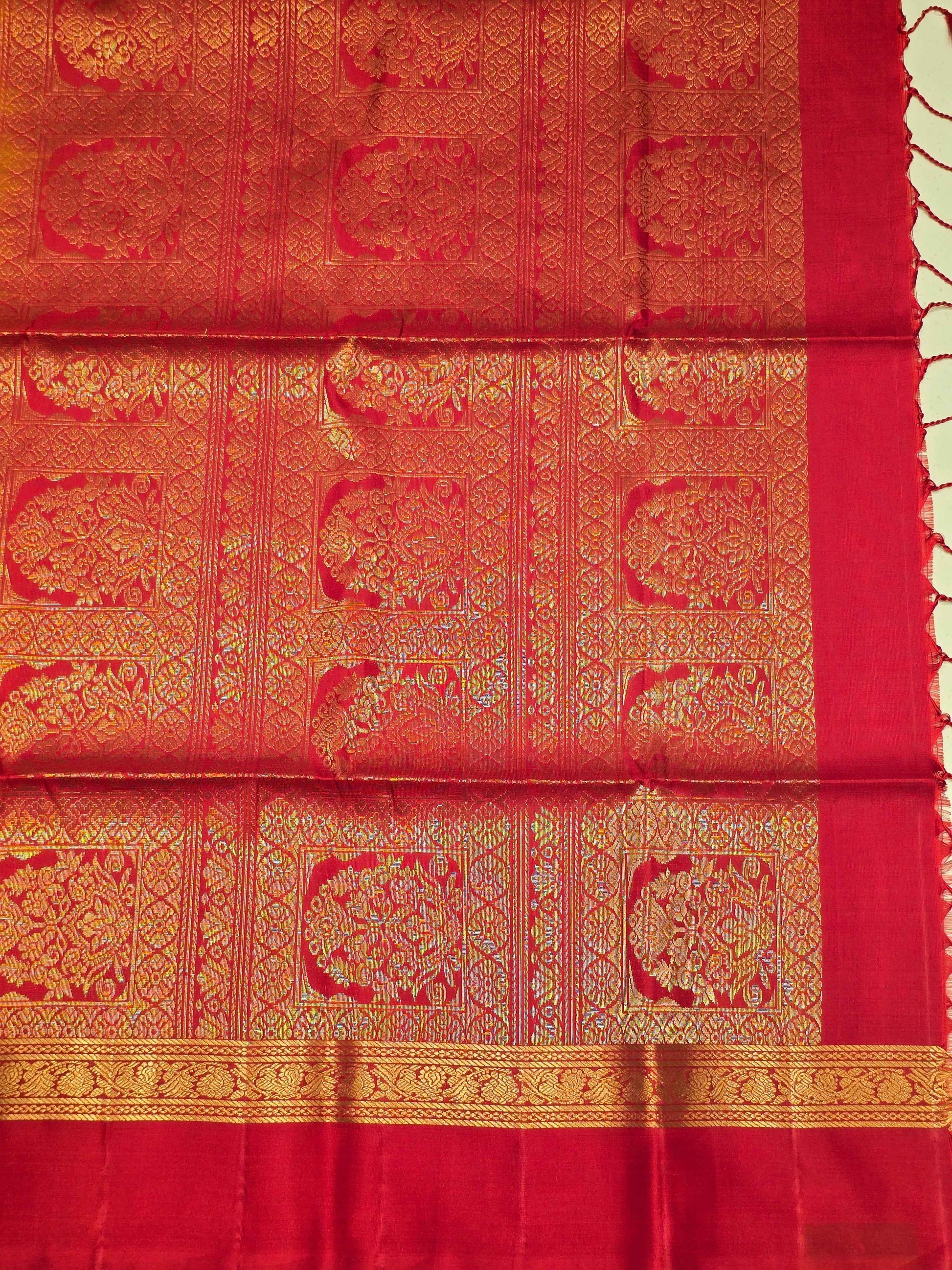 Handloom pure softsilk with traditional butta and rich pallu