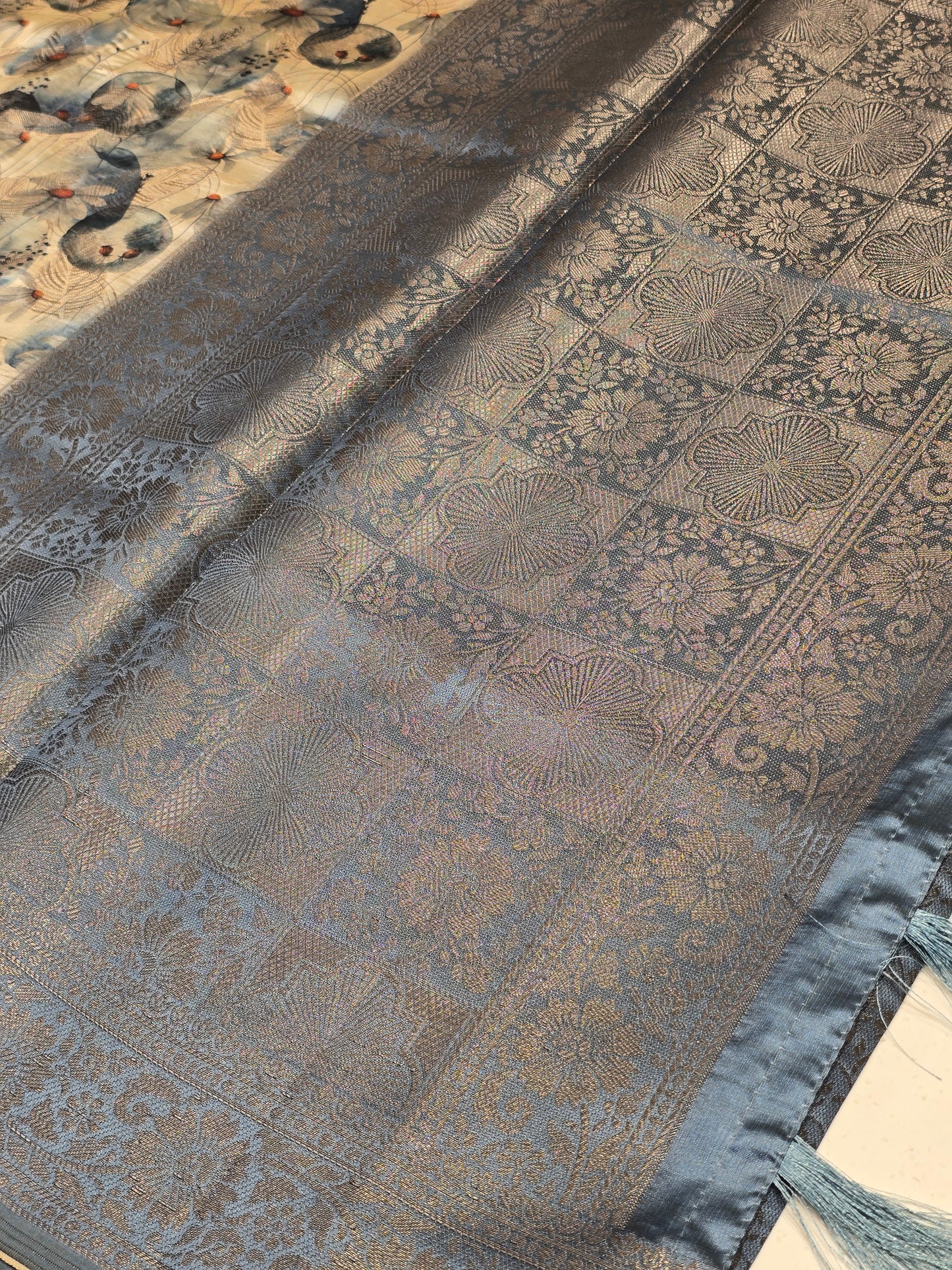 Dolla silk with zari motif and digital print , Traditional border