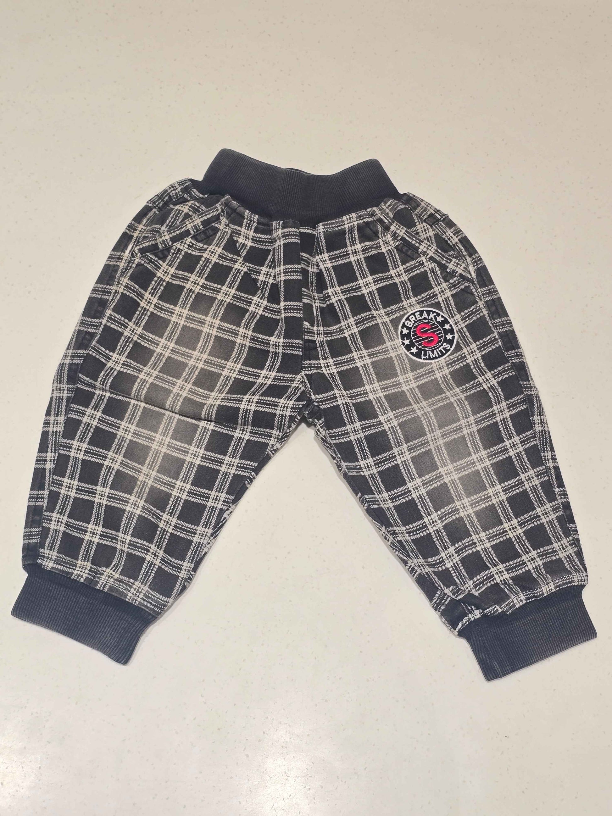 Lycra cotton material blue with white colour shaded pant with round Elasticable