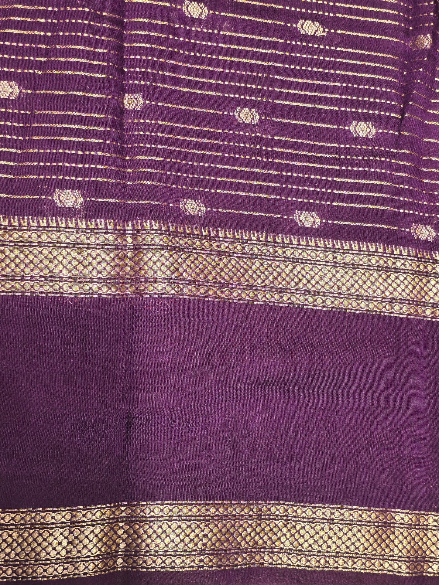 Mushroom silk horizontal lines with small motif across the boyf and bentex border