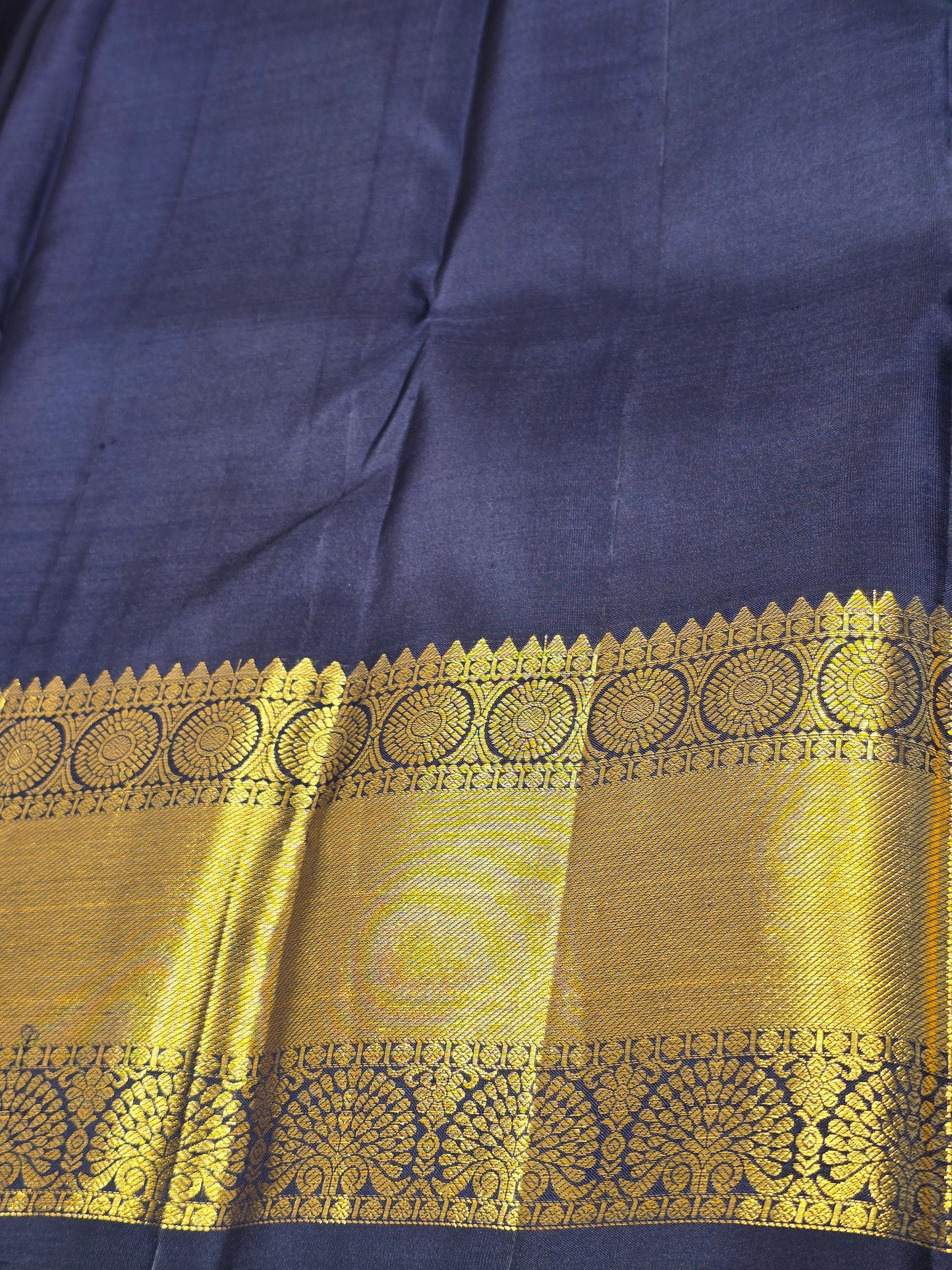 Handloom Pure Kanjivaram Silk Saree with Kolka Dots and Peacock Design Body, Traditional Rudrakshi and Gatti Border with Rich Pallu for All Occasions