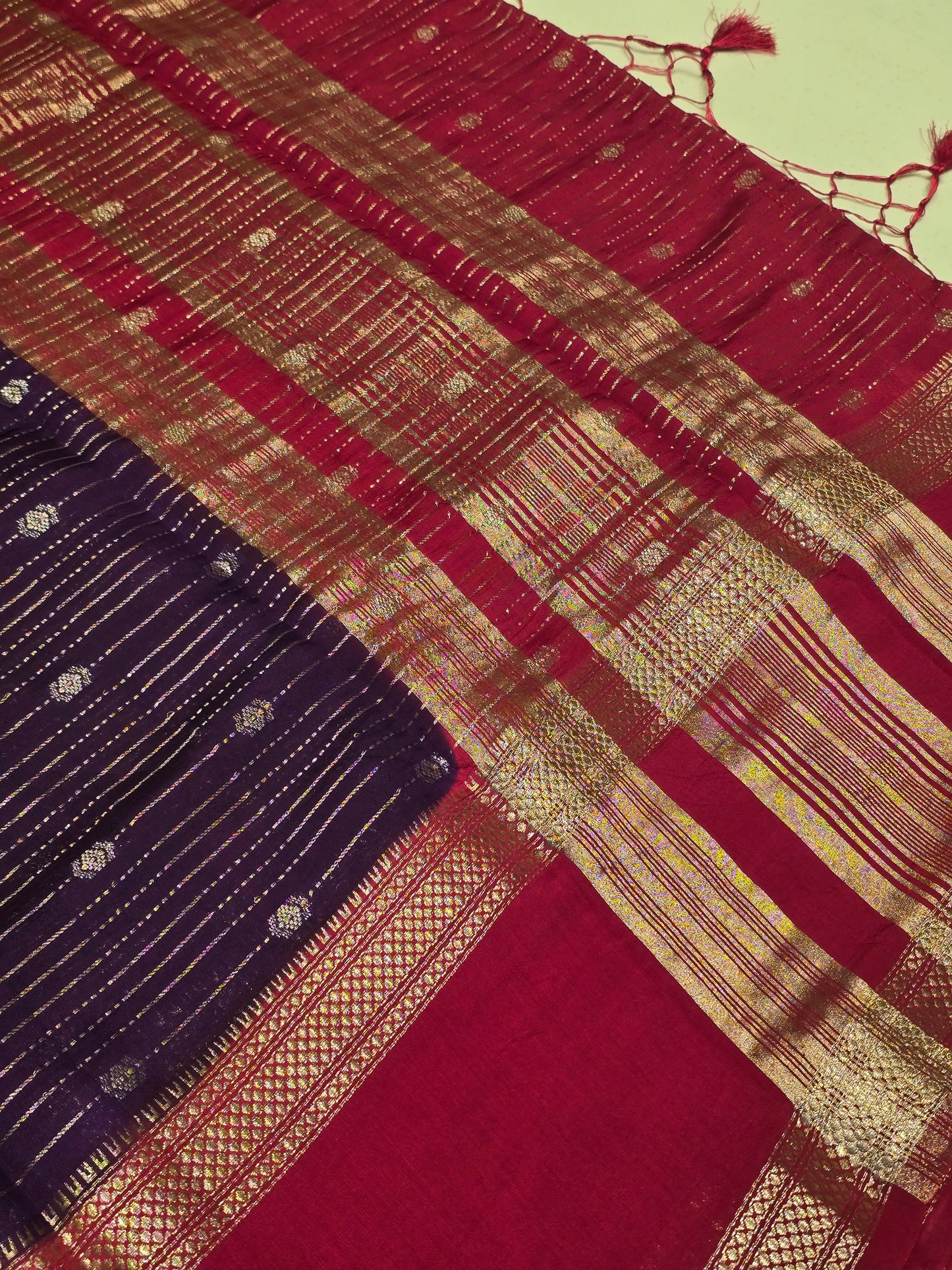 Mushroom silk horizontal lines with small motif across the boyf and bentex border