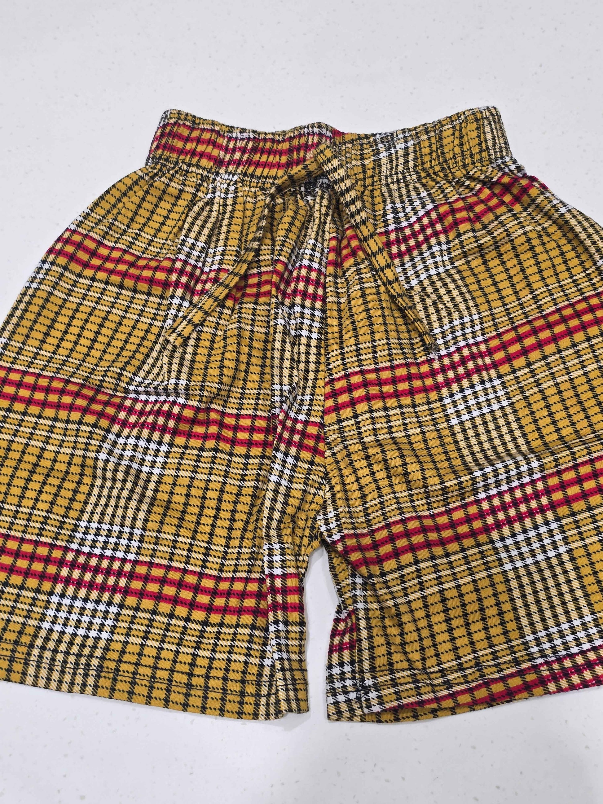 Cotton material multi colour checked pattren shorts with round Elasticable