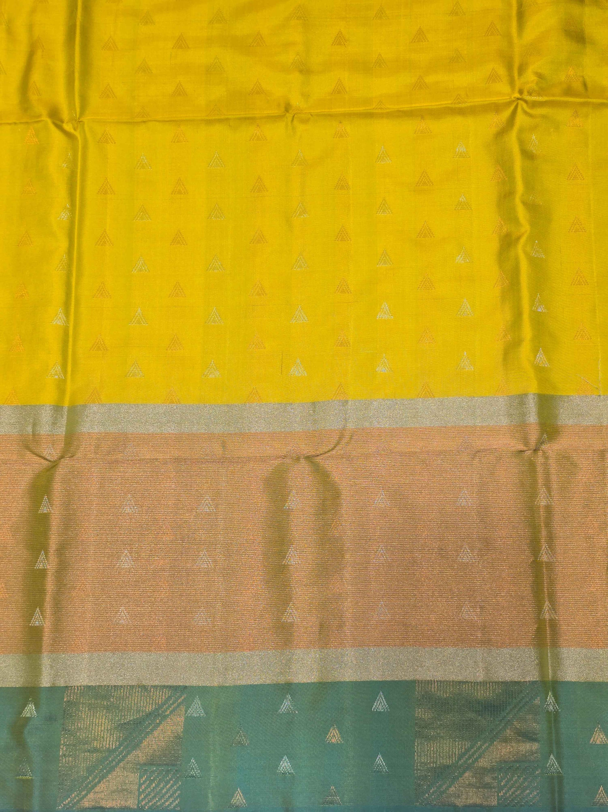 Pure handloom softsilk with Tissue border and rich pallu