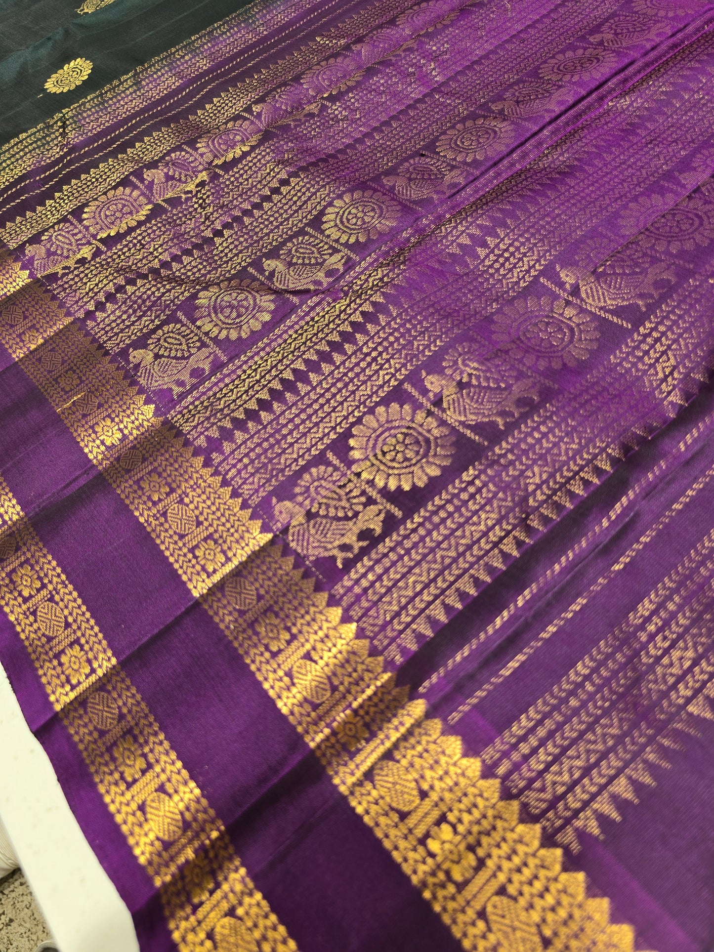 Pure Kanchipuram Silk Saree with Butta Design & Bentex Zari Border | Traditional Wedding & Festive Wear Saree