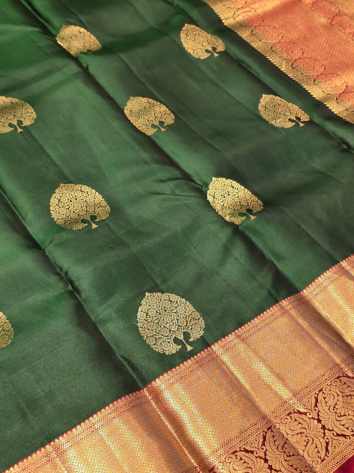 Pure Handloom Kanjivaram Silk Saree with Leaf Structured Tree Design Body, Gatti Traditional Border and Rich Pallu for Wedding and Festive Occasions