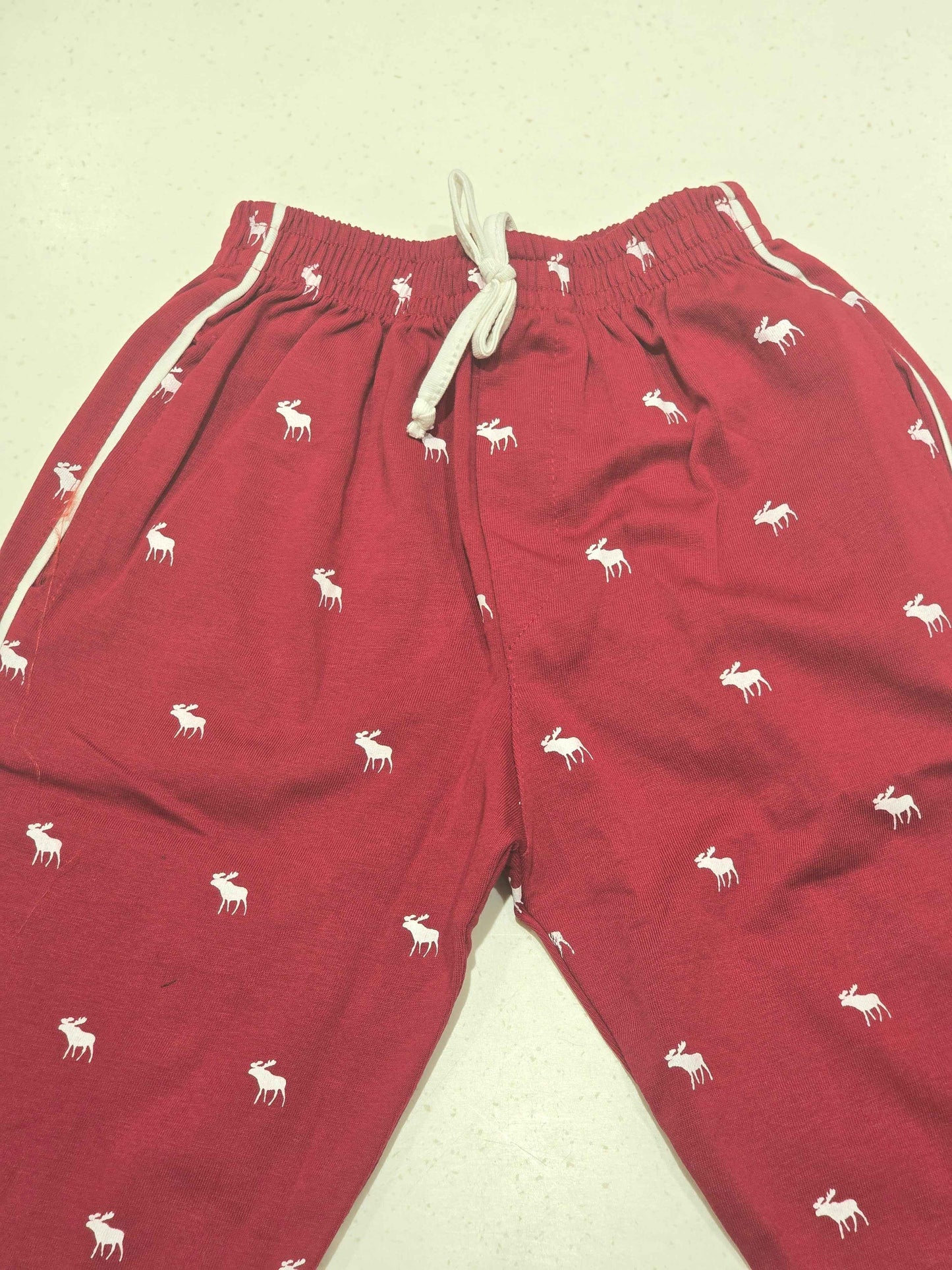 Cotton material marron color ¾ shorts with white design