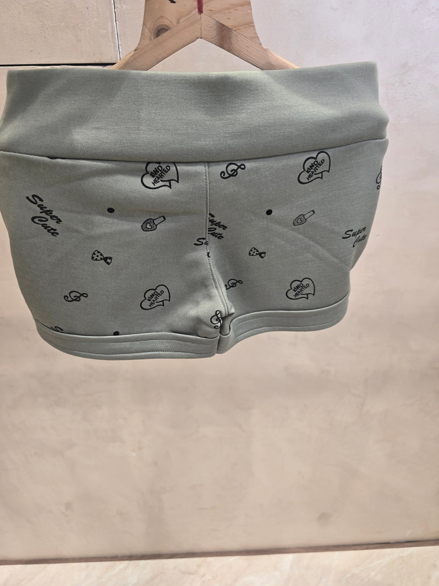 Girls Lycra Casual Wear Shorts in Grey with Small Printed Design, Stylish Logo and Elastic Waist for Summer Wear