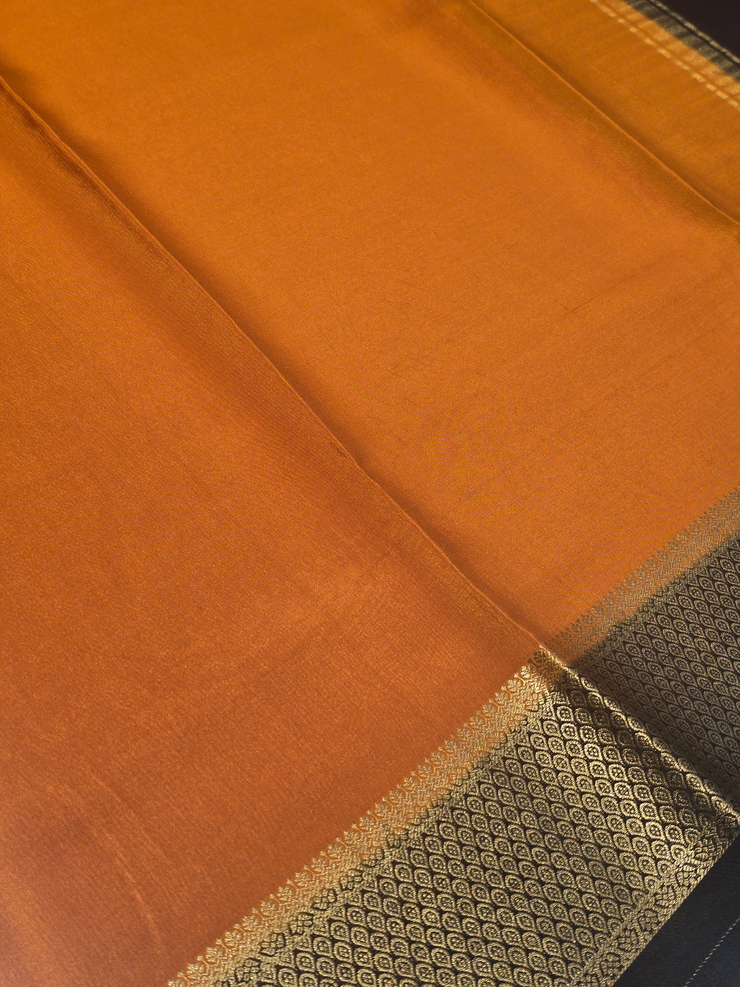 Exclusive Pure Mysore Crepe Silk Saree with Contrast Rain Drops Border & Kaddi Pallu