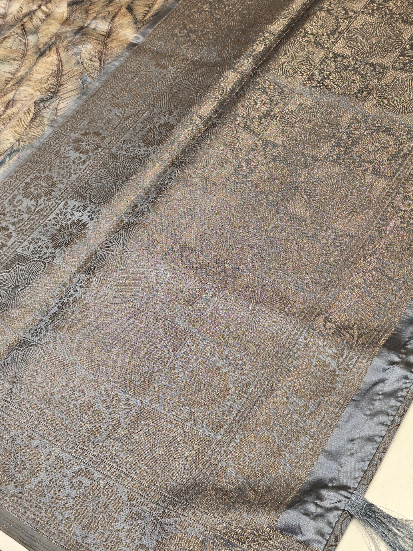 Dolla silk with zari motif and digital print , Traditional border