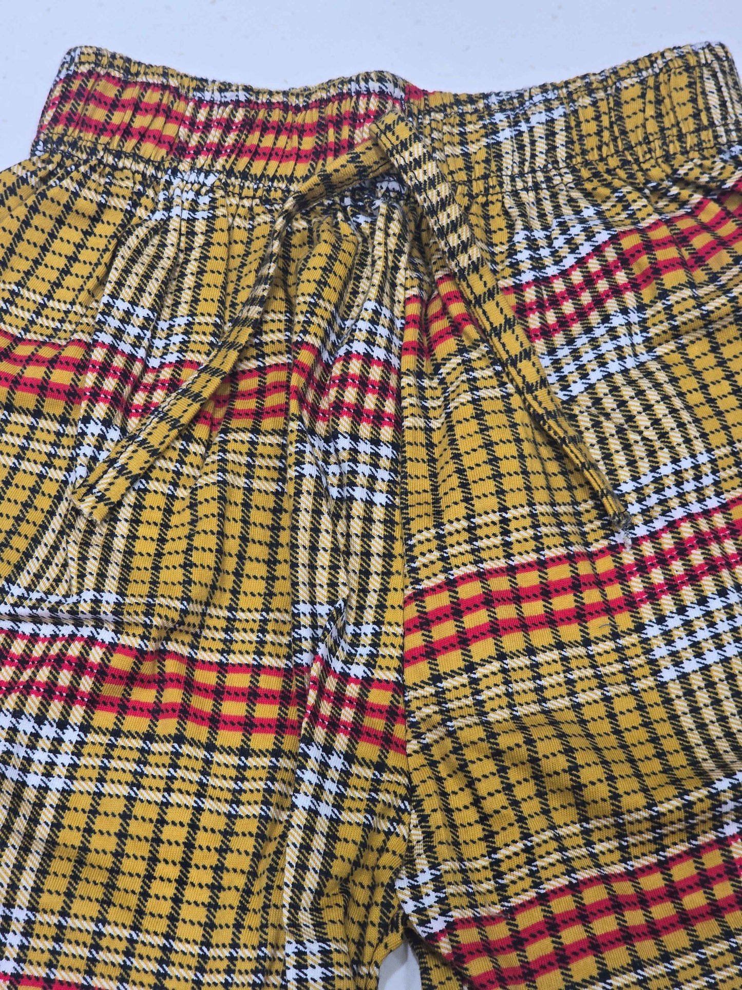 Cotton material multi colour checked pattren shorts with round Elasticable