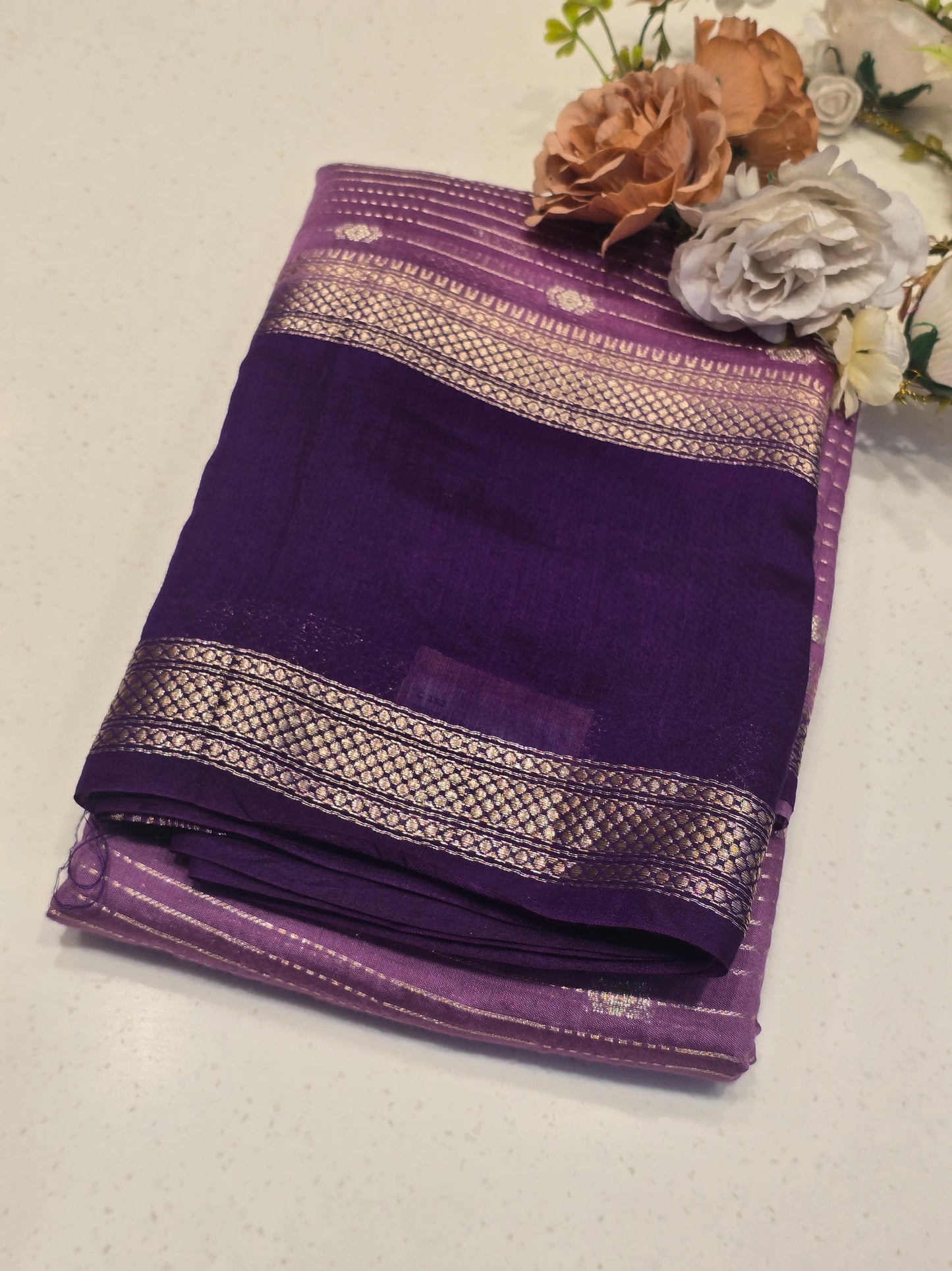 Mushroom silk horizontal lines with small motif across the boyf and bentex border