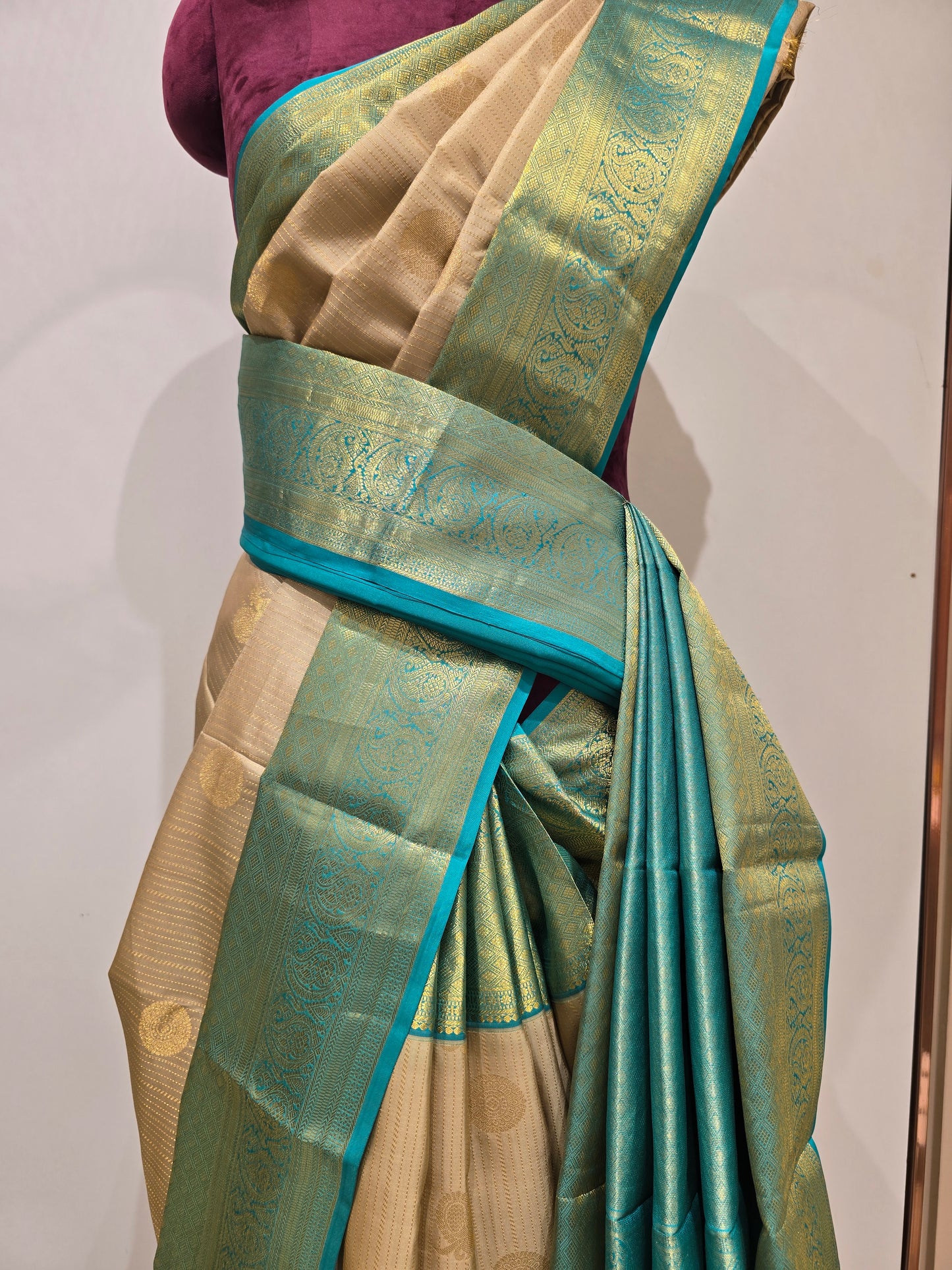 Pure handloom kanjivaram silk saree with mango traditional border with rich pallu