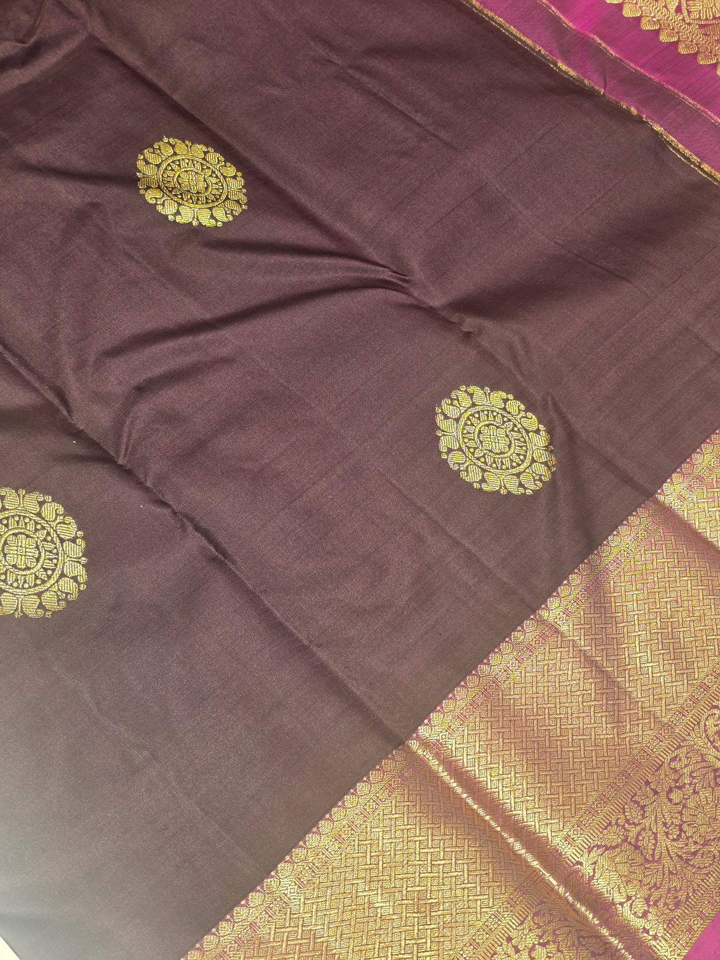 Handloom Pure Kanjivaram Silk Saree – Chocolate Brown with Contrast Pink & Small Mango Motifs