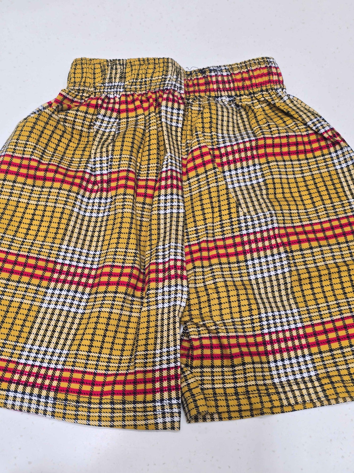 Cotton material multi colour checked pattren shorts with round Elasticable