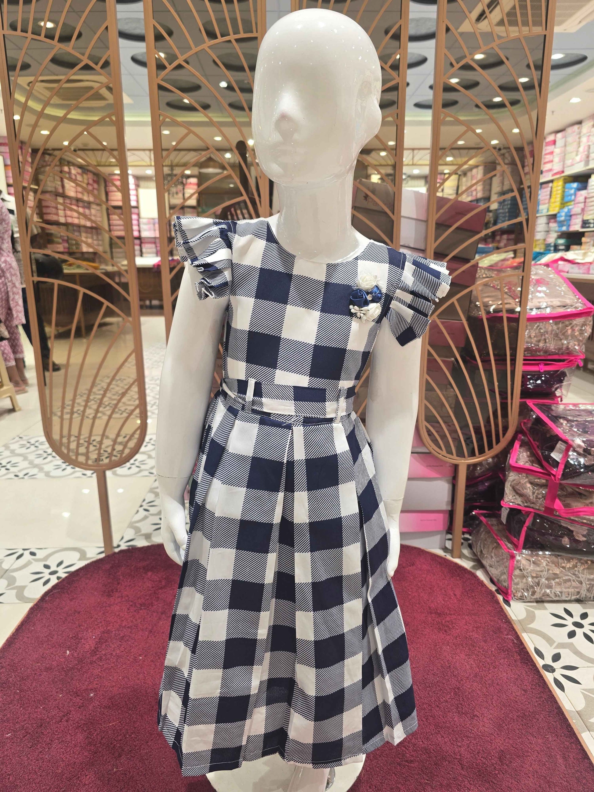 Cotton material white with blue colour checked pattren short-run with small brauch