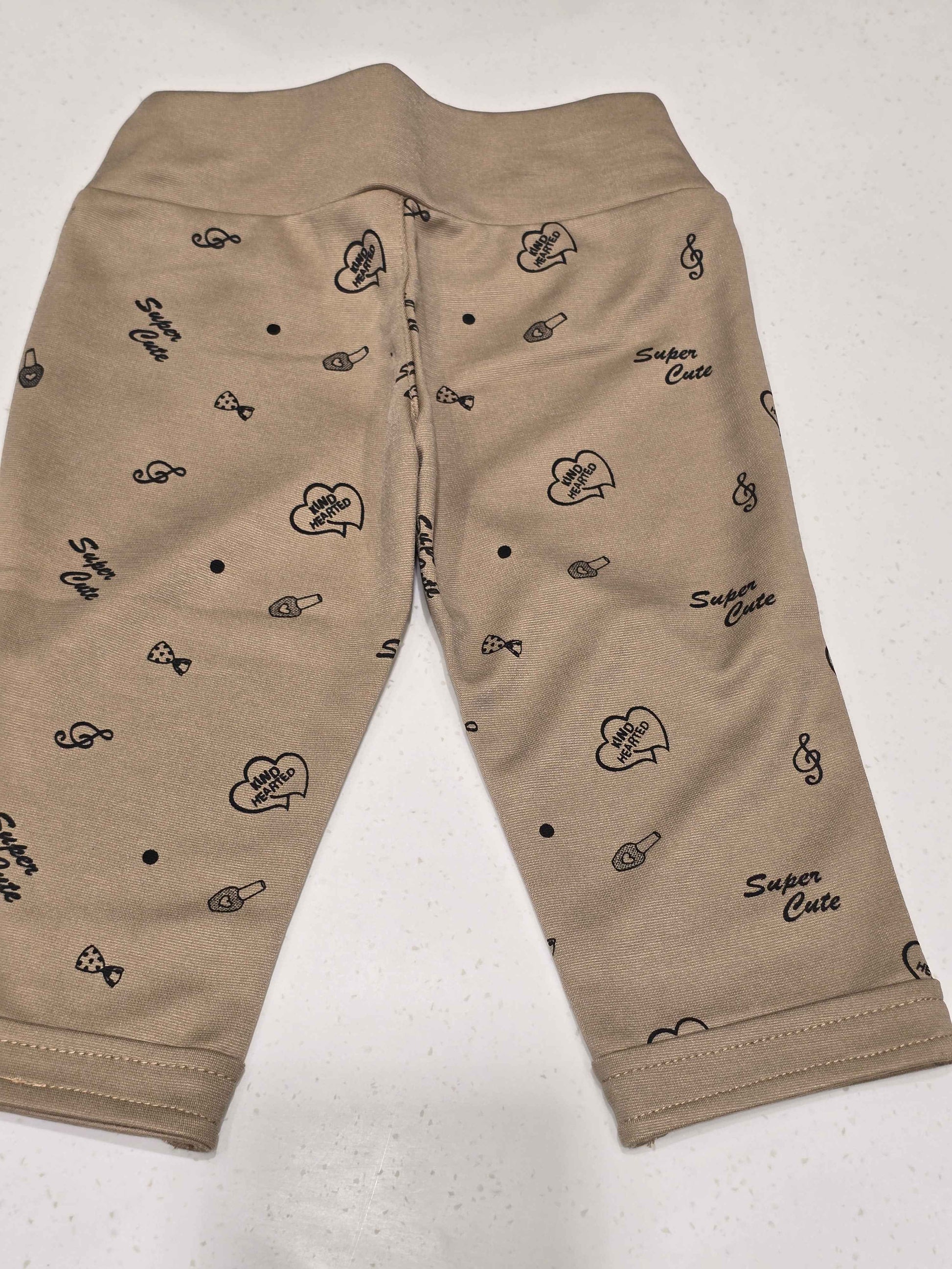 Stretchable material gray colour capri pant for girl