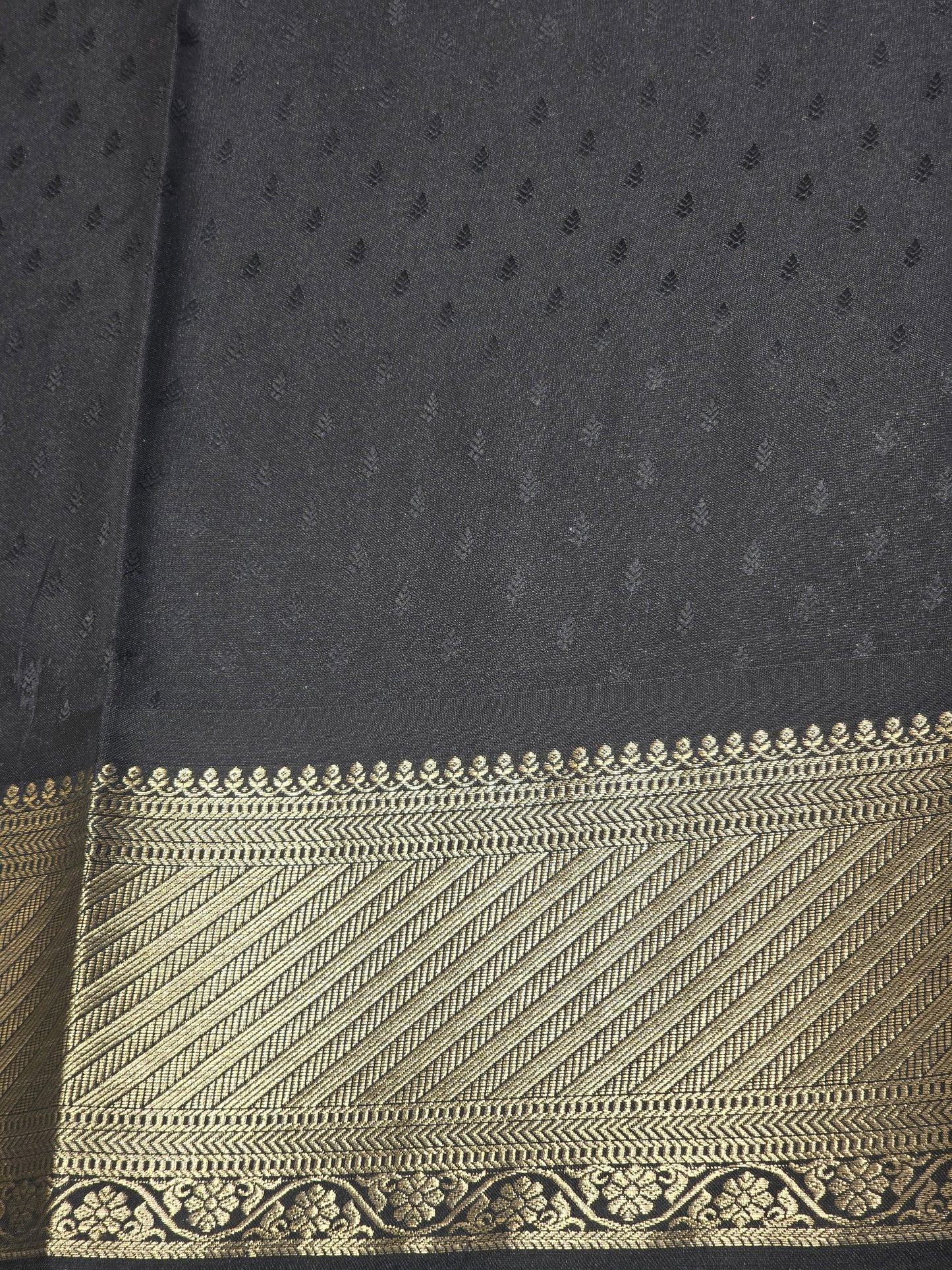 Women Silver Gold Motif Semi Kanjivaram Silk Saree