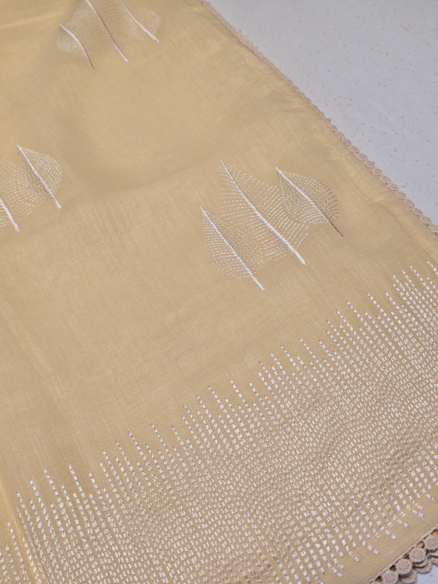 Linen with embroidery border and leaf motif Normal wear