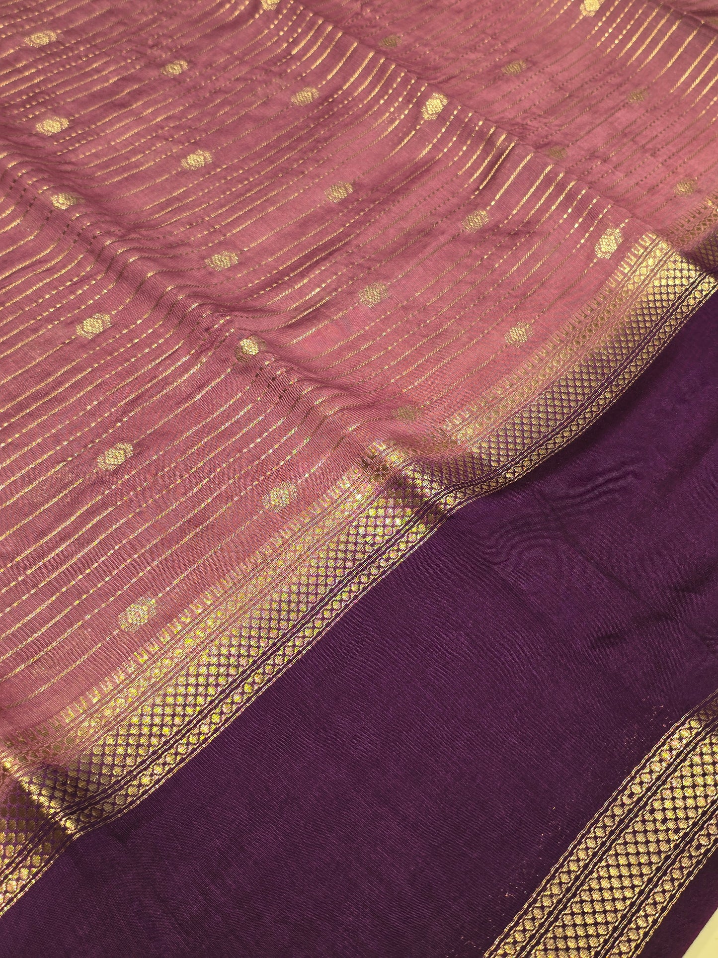 Mushroom silk horizontal lines with small motif across the boyf and bentex border