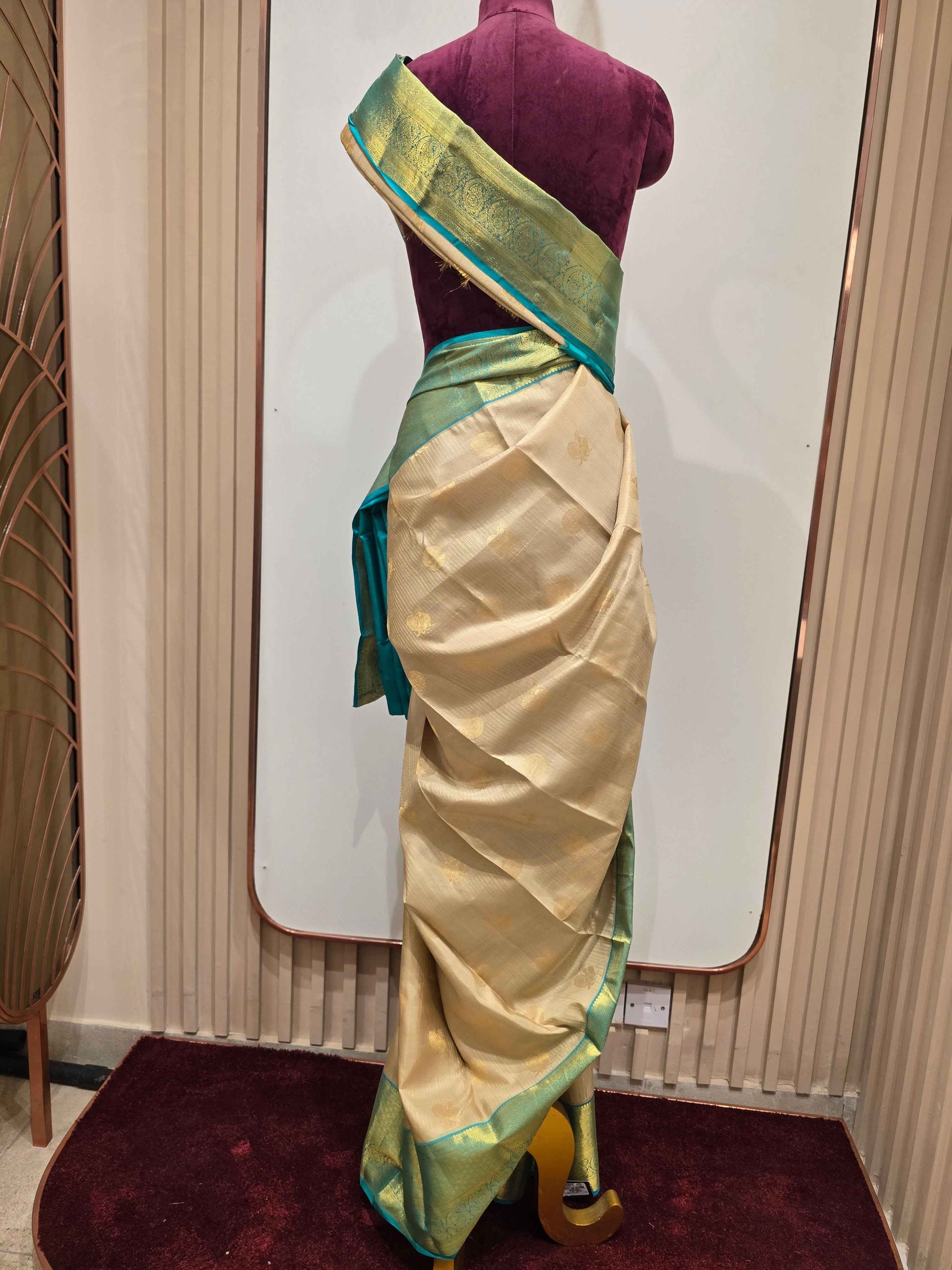 Pure handloom kanjivaram silk saree with mango traditional border with rich pallu