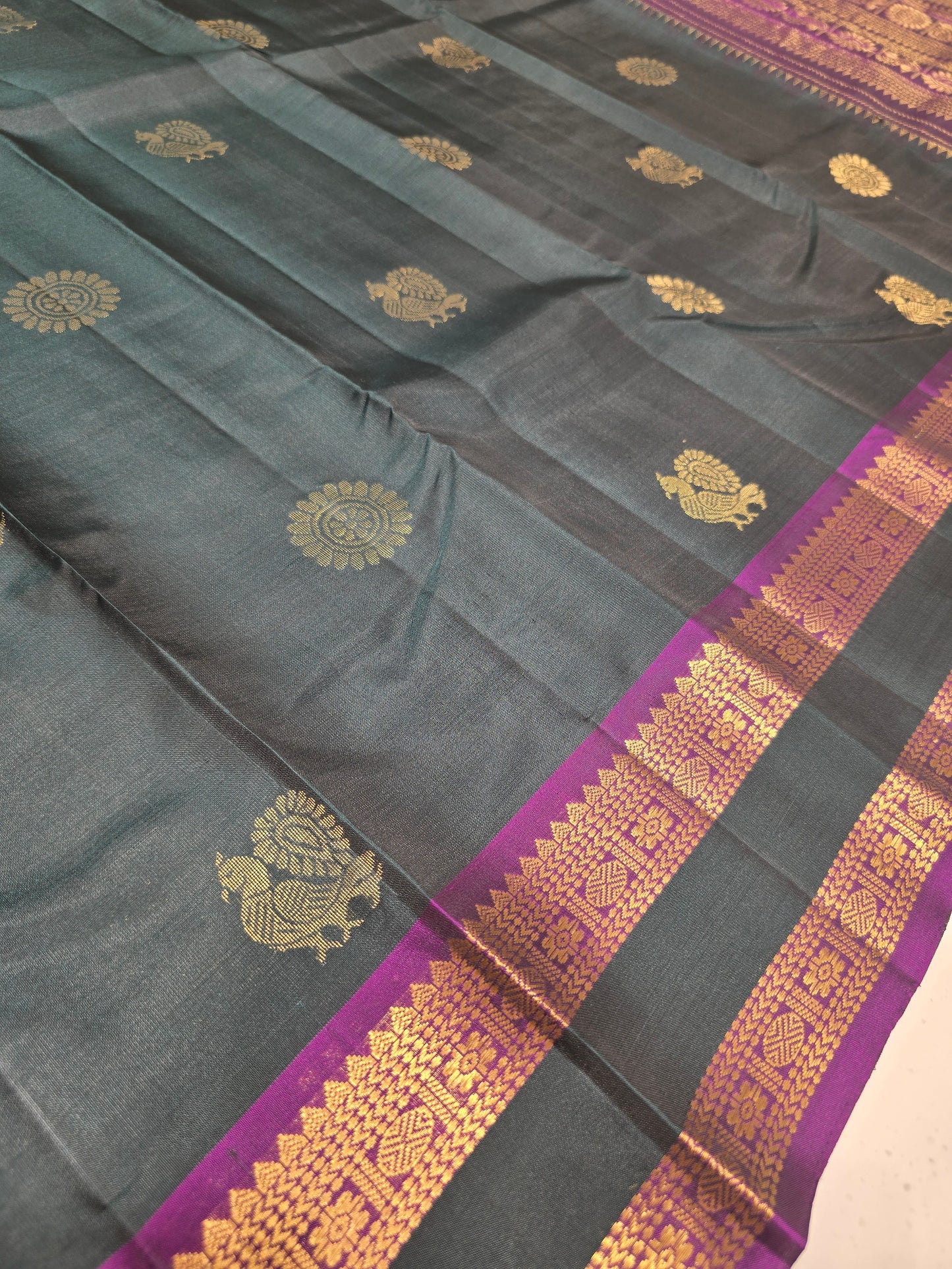 Pure Kanchipuram Silk Saree with Butta Design & Bentex Zari Border | Traditional Wedding & Festive Wear Saree