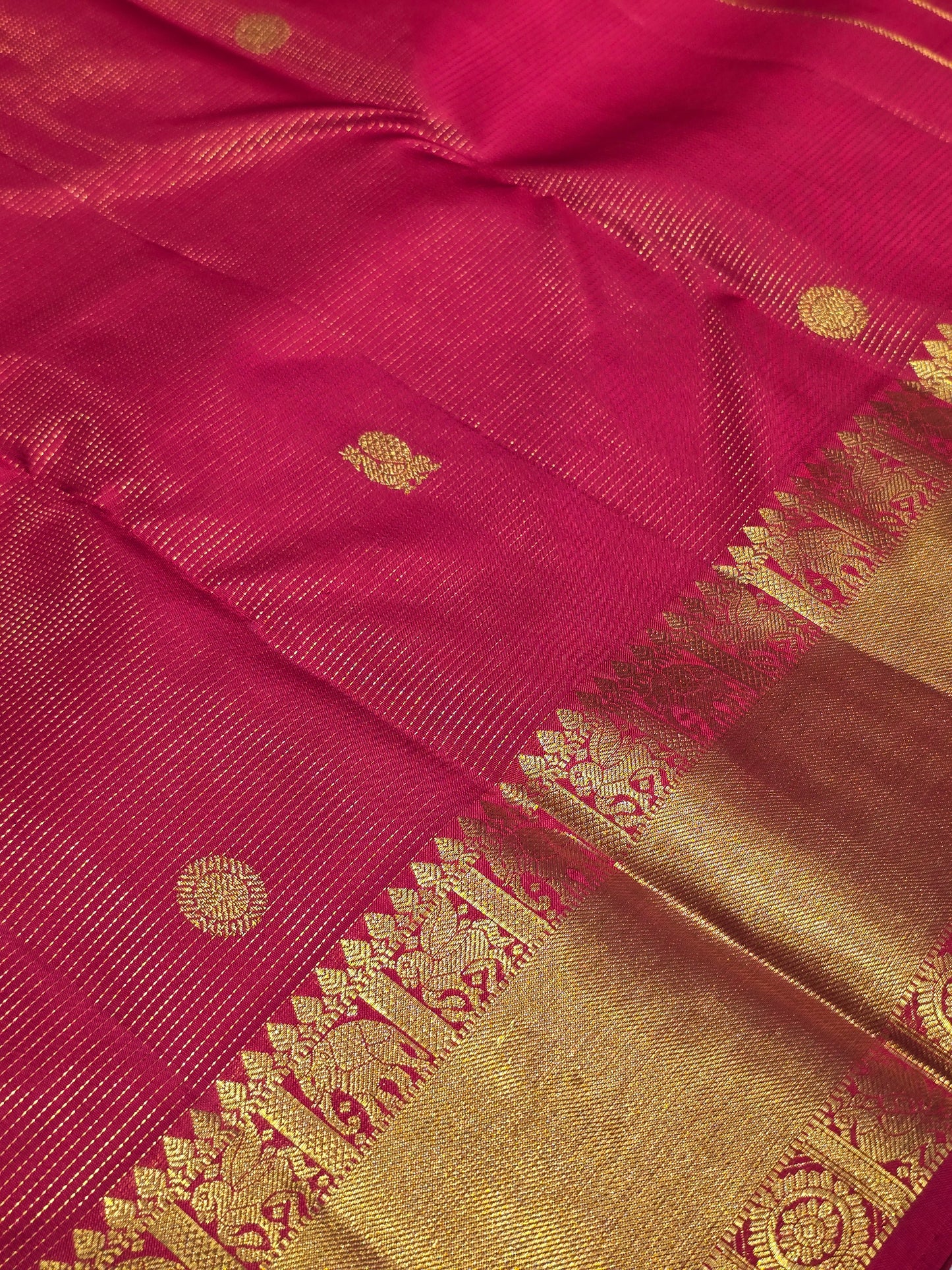 Pure Kanchee Handloom Silk Saree with Micro Horizontal Pattern, Traditional Zari Border & Rich Bottle Green / Reddish Pink Blouse | Wedding & Festive Wear