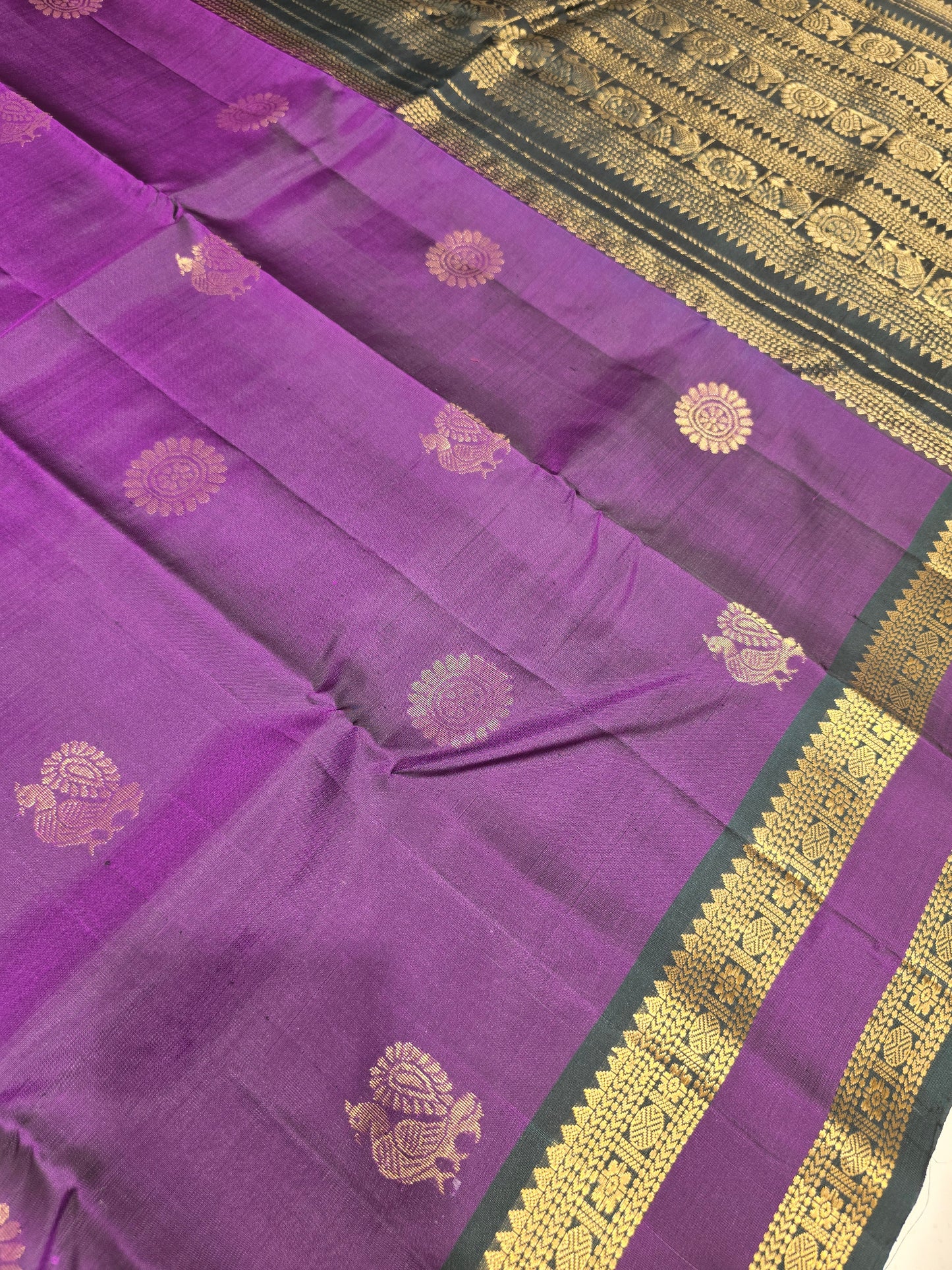 Pure Kanchipuram Silk Saree with Butta Design & Bentex Zari Border | Traditional Wedding & Festive Wear Saree