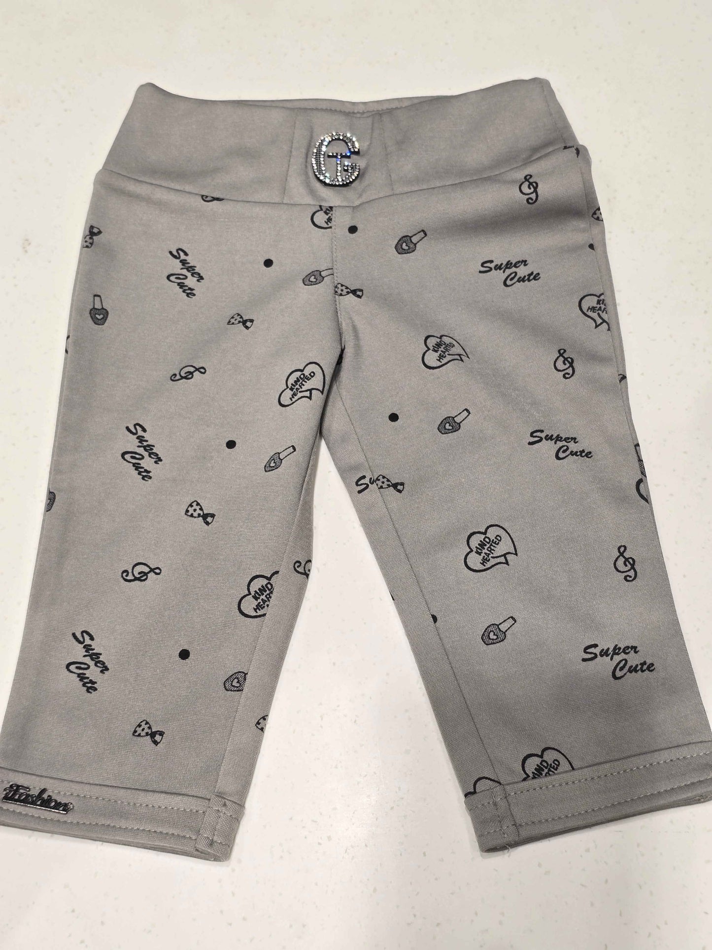 Stretchable material gray colour capri pant for girl