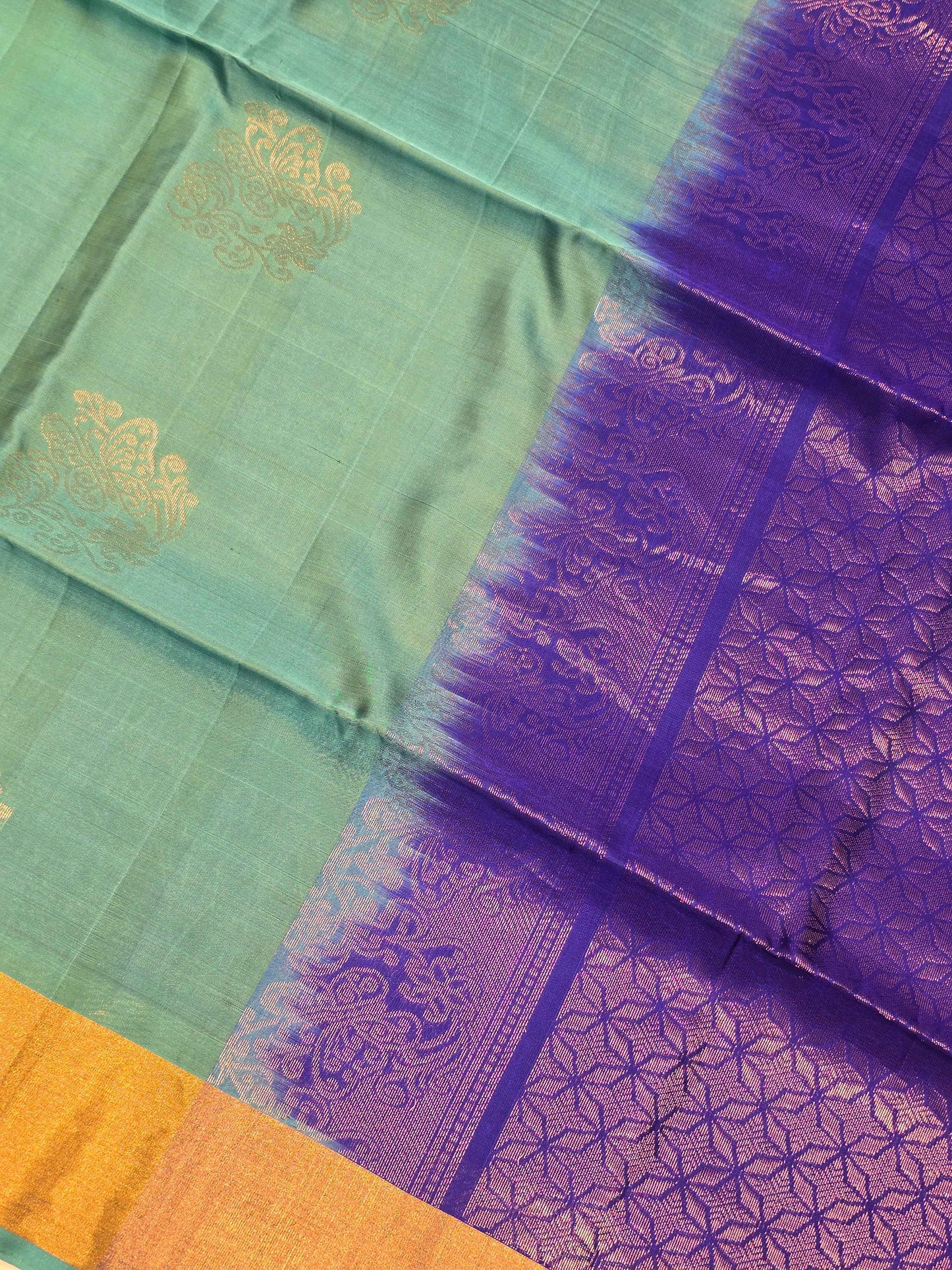 Handloom pure soft silk with rich pallu and gatti border