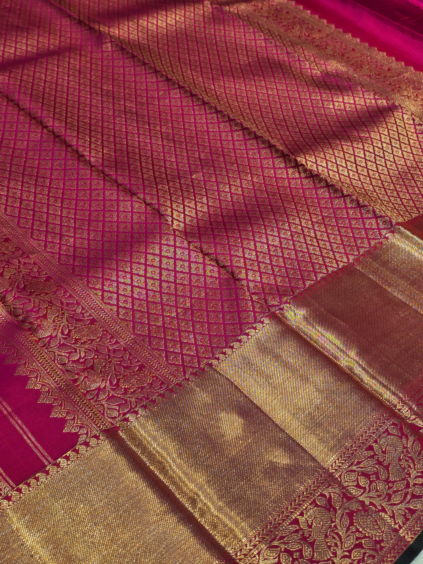Pure Kanjivaram Brocade Silk Saree with Traditional Leaf Motifs, Rich Zari Pallu & Long Heritage Border – Wedding Wear