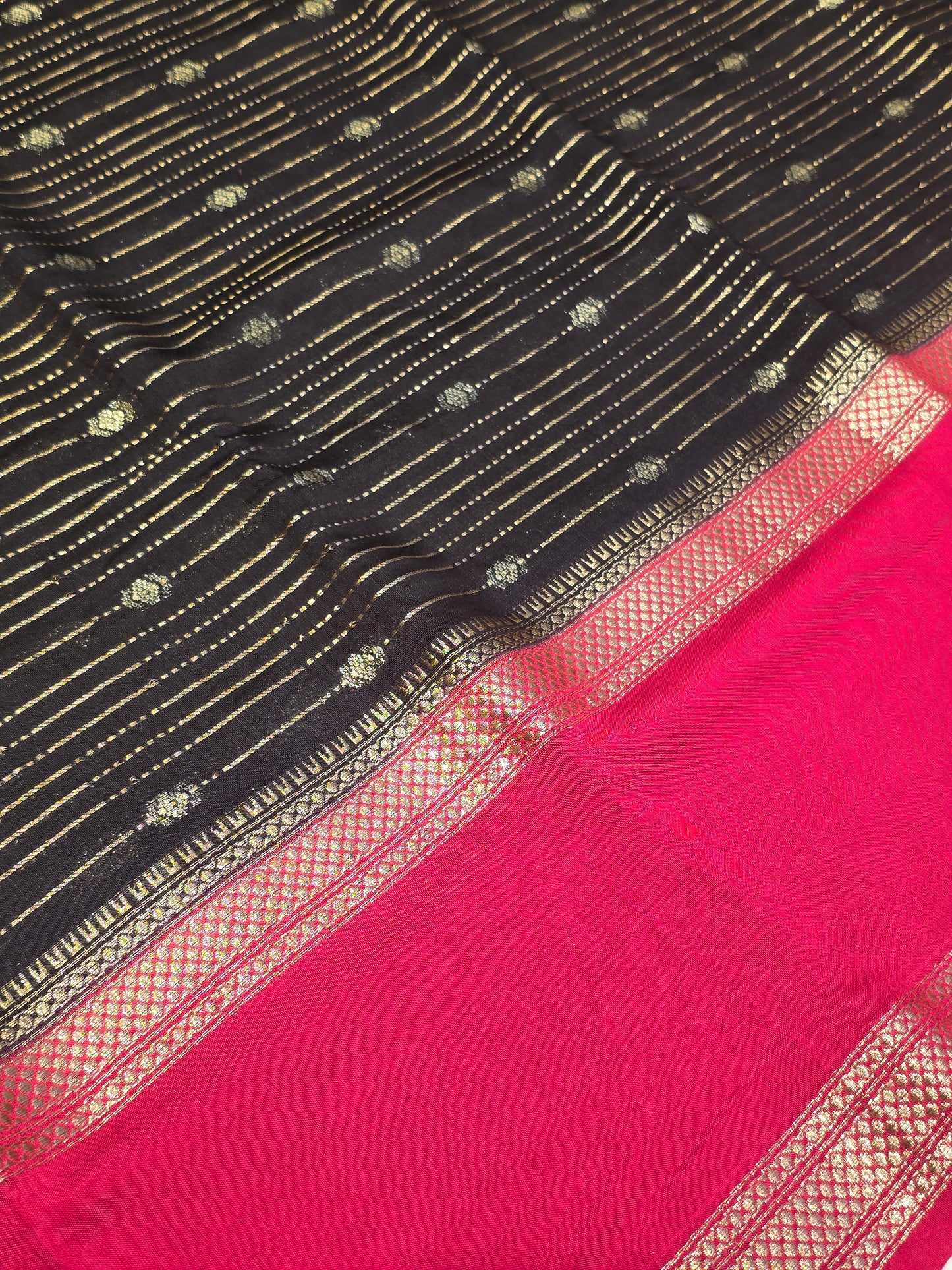 Mushroom silk horizontal lines with small motif across the boyf and bentex border